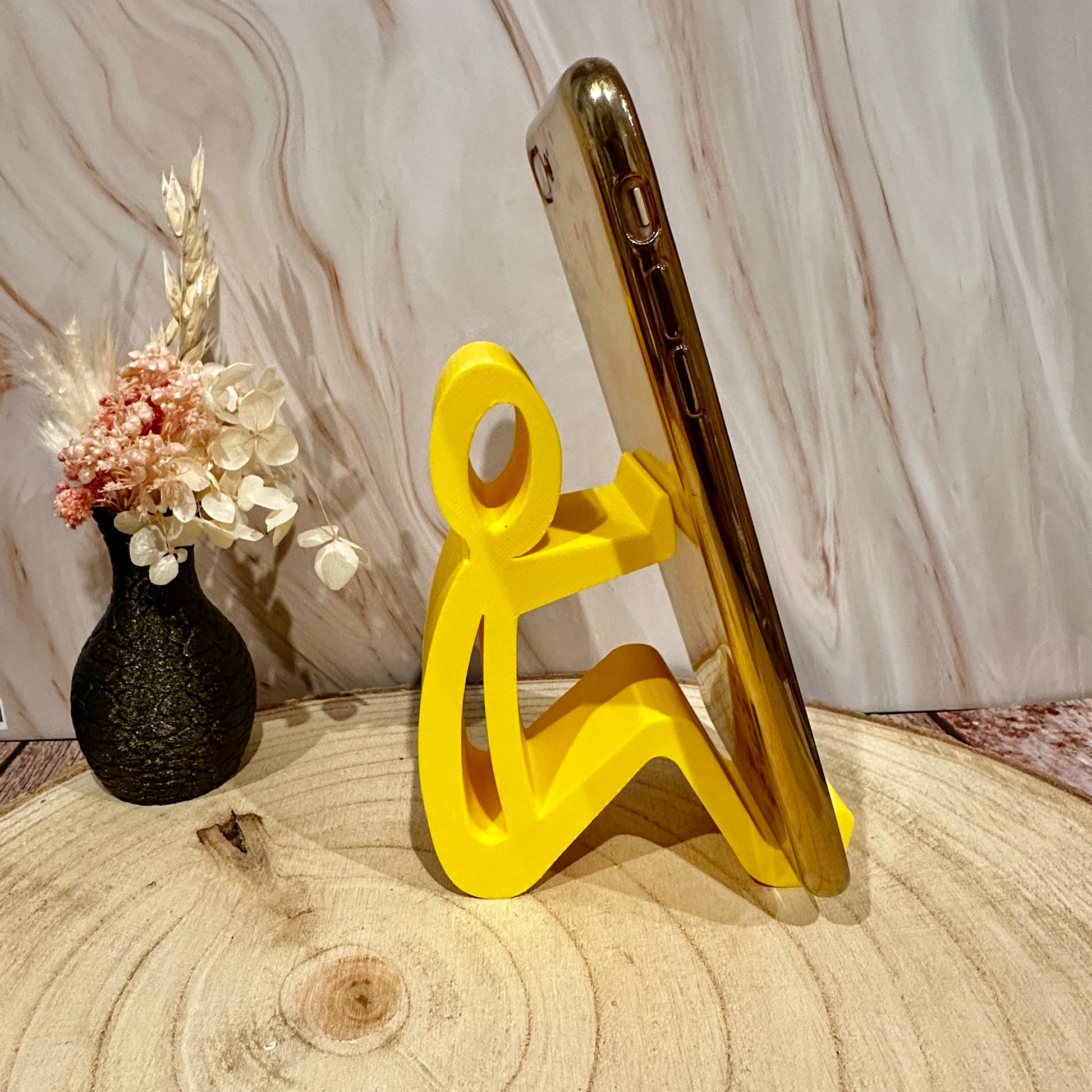 Telefoonhouder voor zittend gebruik – minimalistisch, kleurrijk en veelzijdig.
