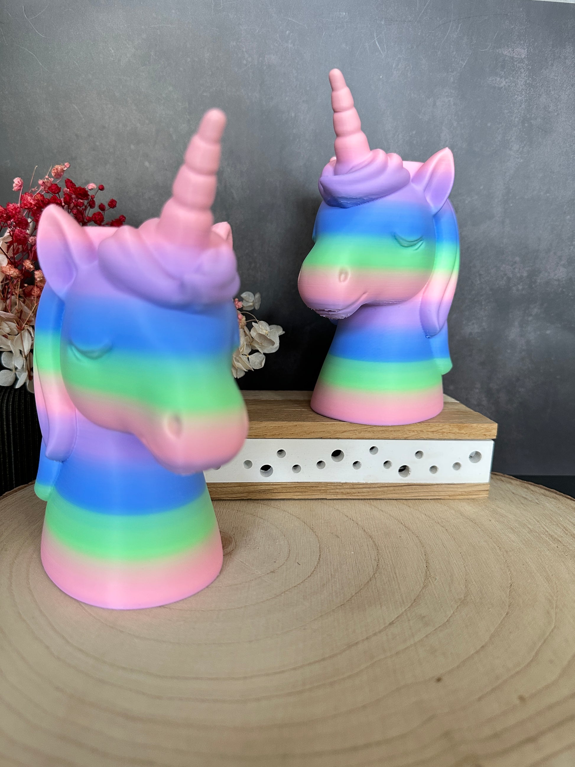 Pennenhouder met eenhoornmotief – een decoratief cadeau in regenboogkleuren voor op het bureau of in de kinderkamer.