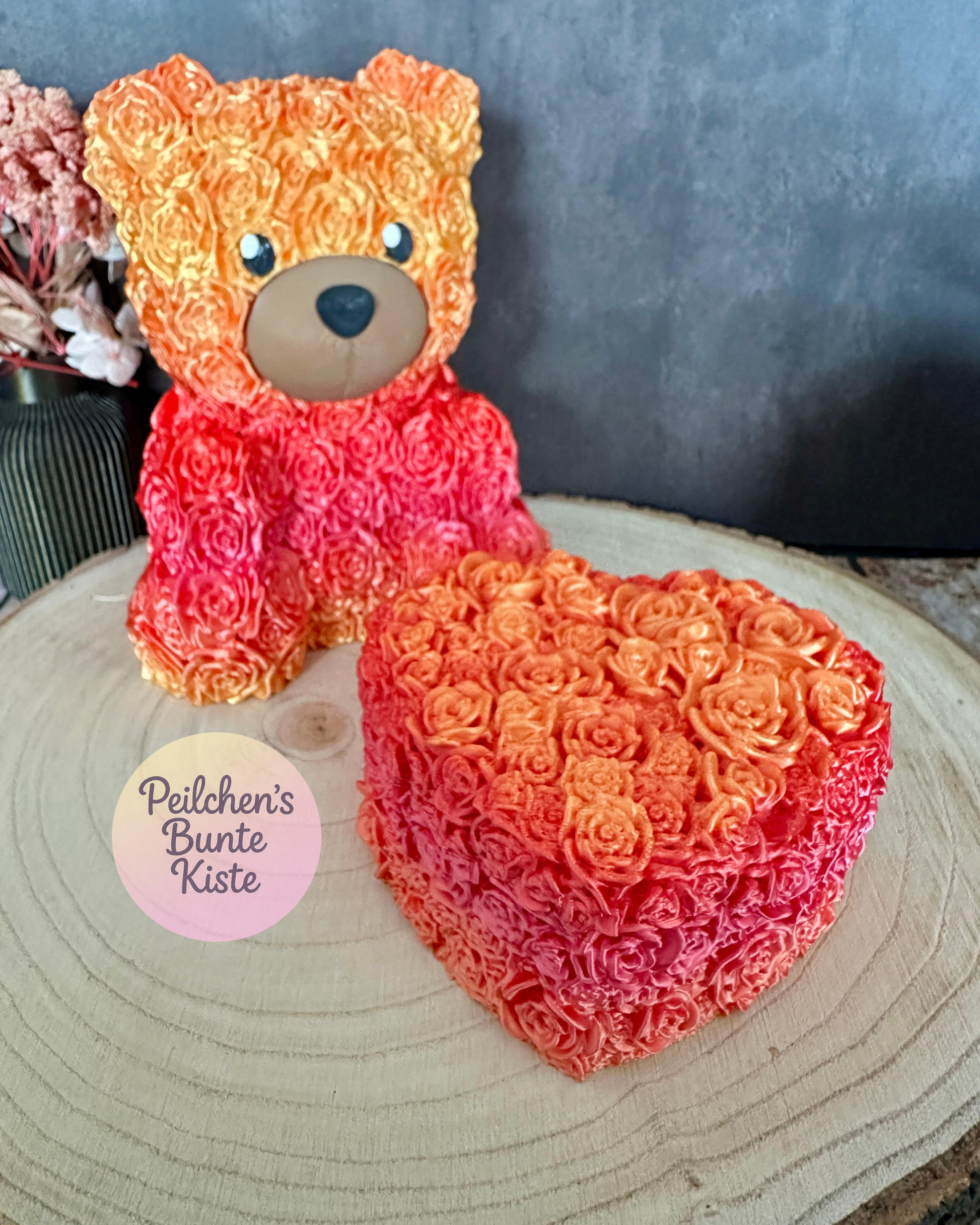 Rosenbär mit Rosenstruktur – einzeln oder als Set mit Herzschatulle | Valentinstagsgeschenk