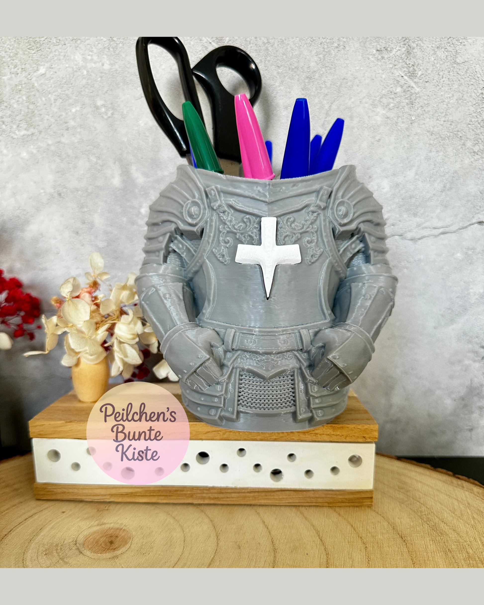 Ritter Rüstung Stiftehalter mit Kreuz – Fantasy Schreibtisch Organizer Geschenk für Ritterfans