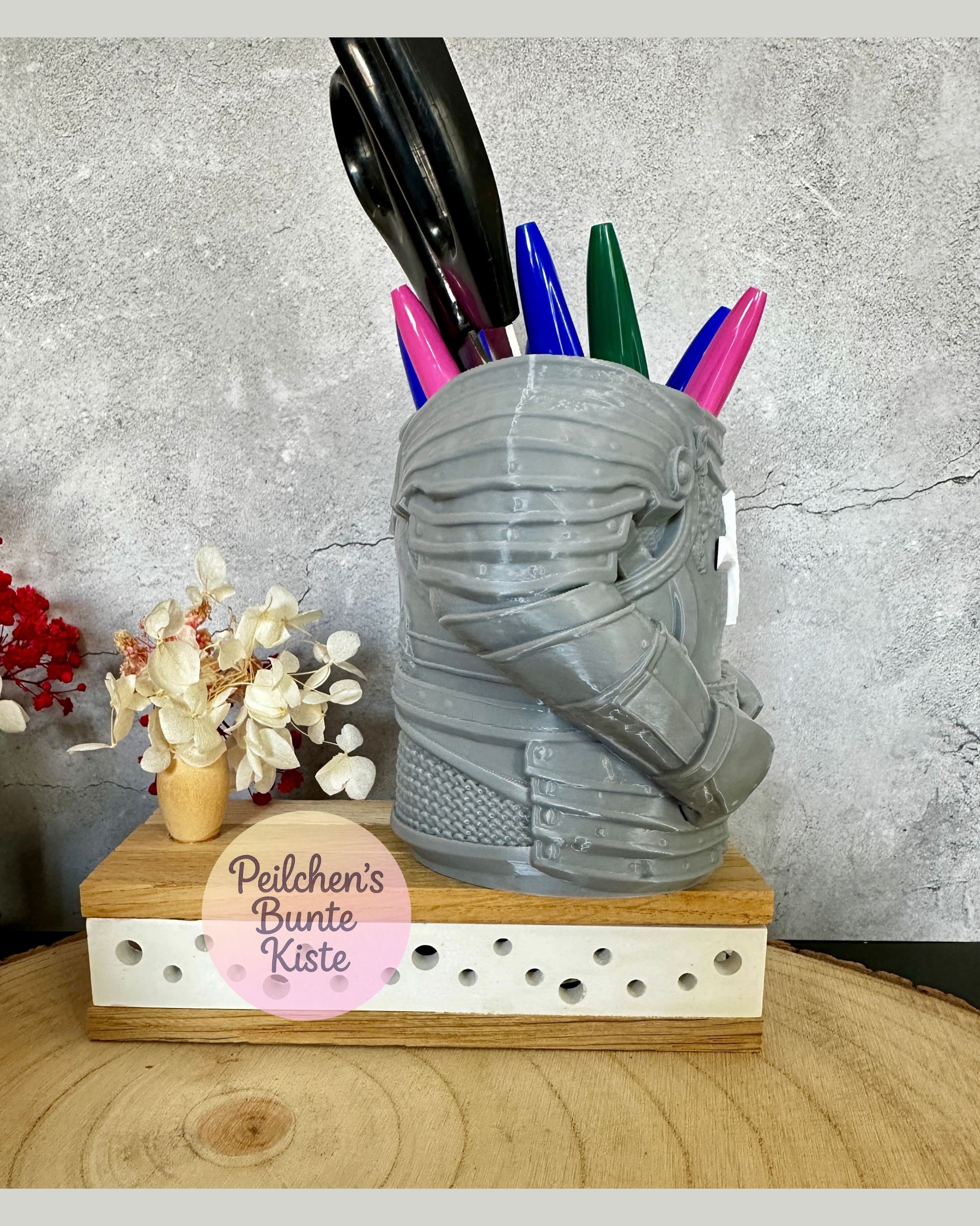 Ritter Rüstung Stiftehalter mit Kreuz – Fantasy Schreibtisch Organizer Geschenk für Ritterfans