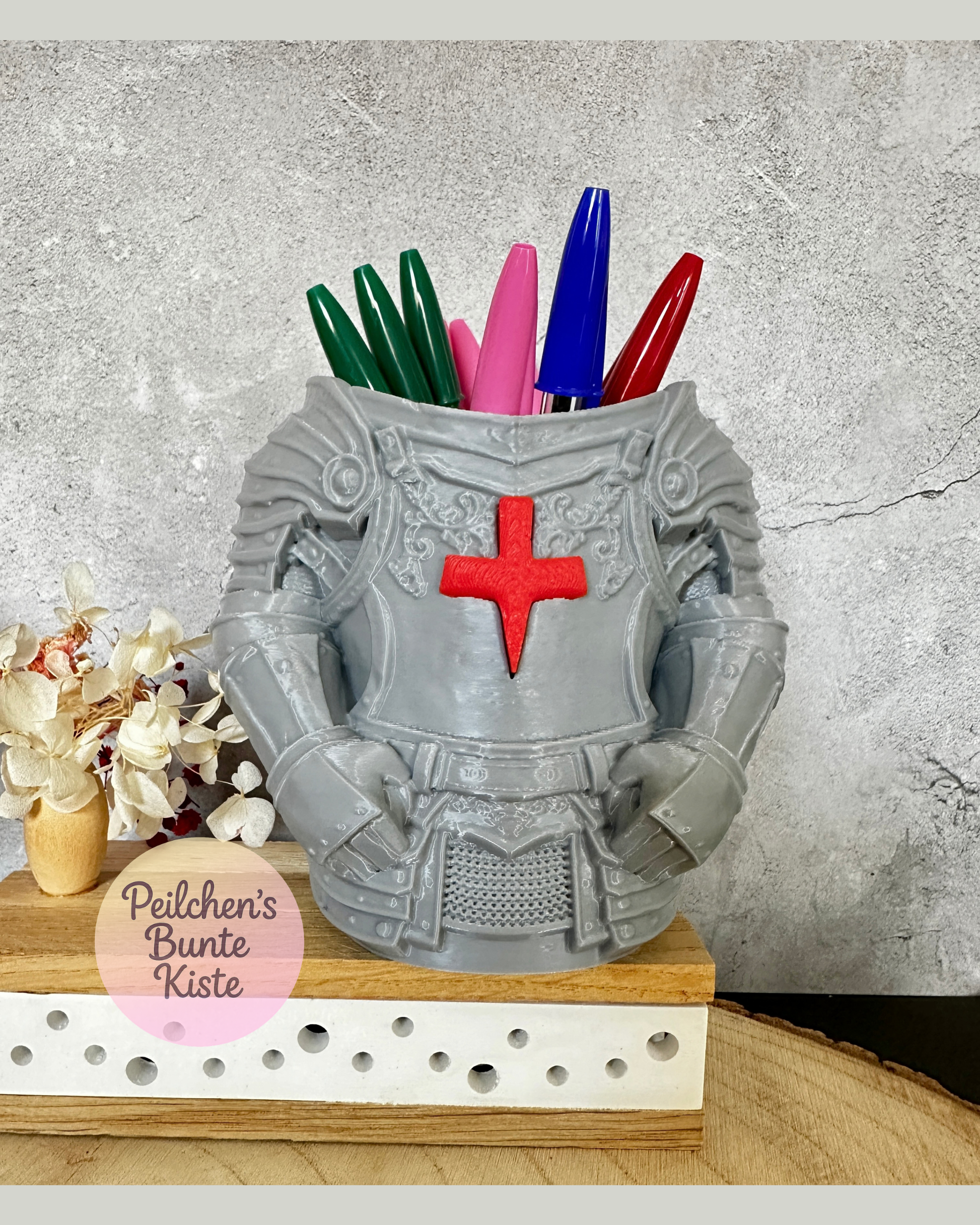 Ritter Rüstung Stiftehalter mit Kreuz – Fantasy Schreibtisch Organizer Geschenk für Ritterfans
