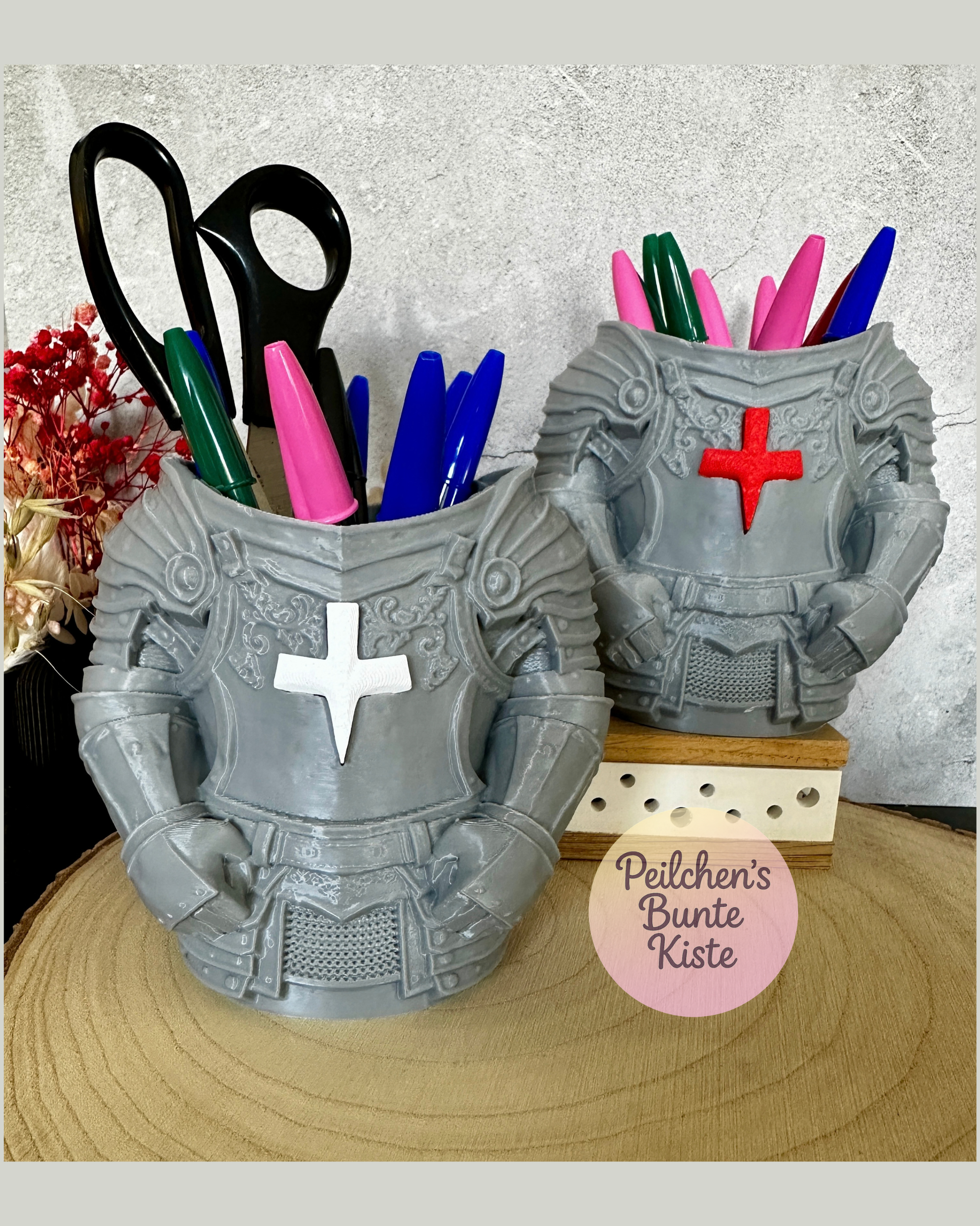 Ritter Rüstung Stiftehalter mit Kreuz – Fantasy Schreibtisch Organizer Geschenk für Ritterfans