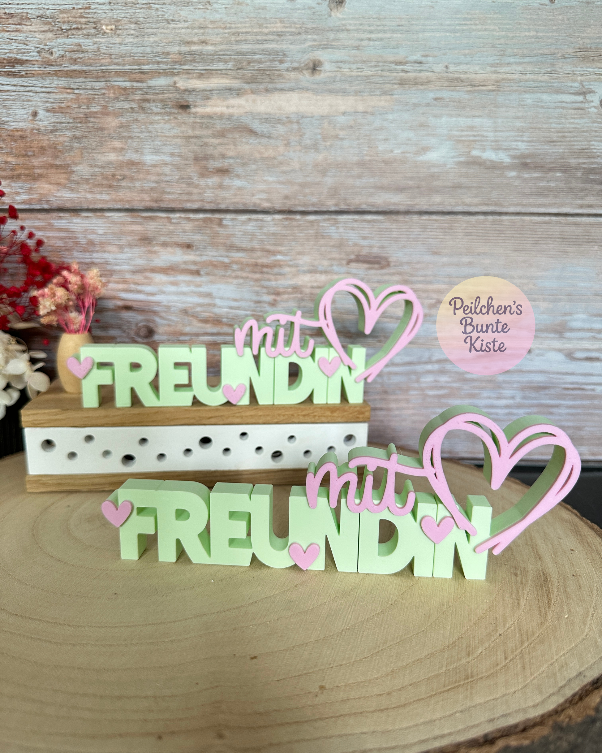 Schriftzug „mit Freundin“ – Liebevolle Dekoration als Geschenk für die beste Freundin