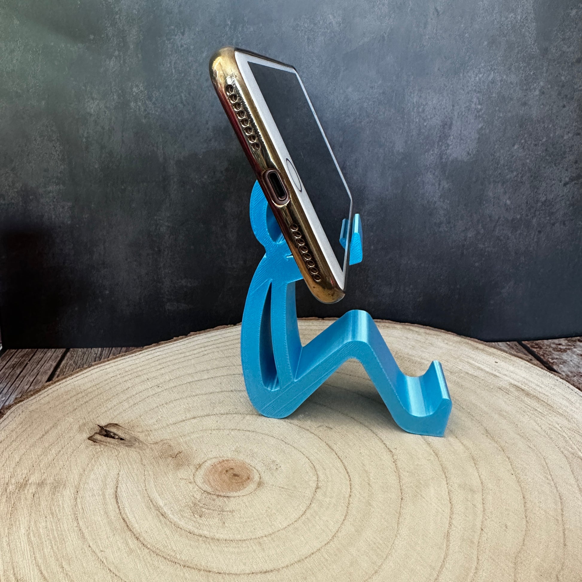 Telefoonhouder voor zittend gebruik – minimalistisch, kleurrijk en veelzijdig.