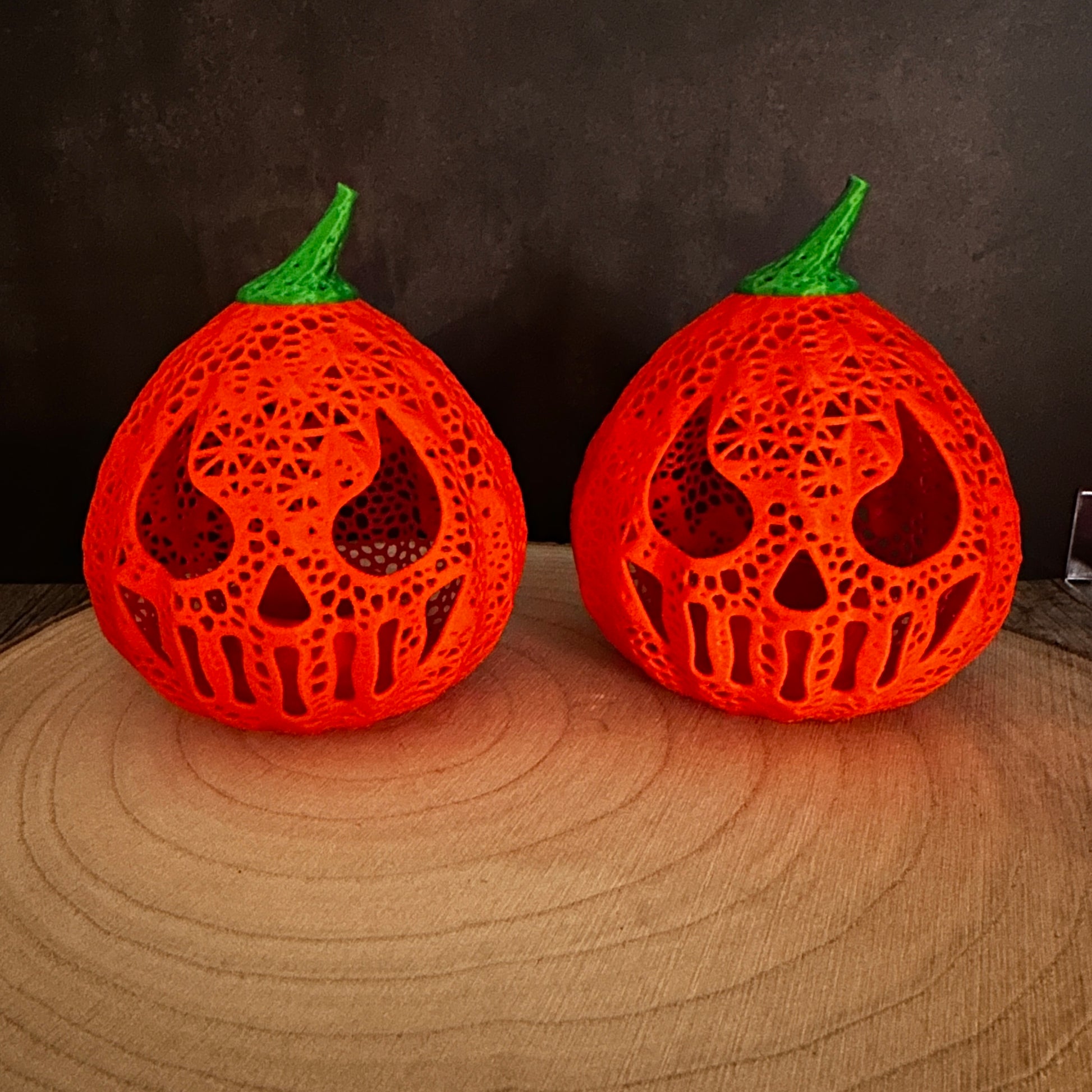 Halloween pompoenlantaarn 🎃 – met doodskopmotief, een stralende herfstdecoratie