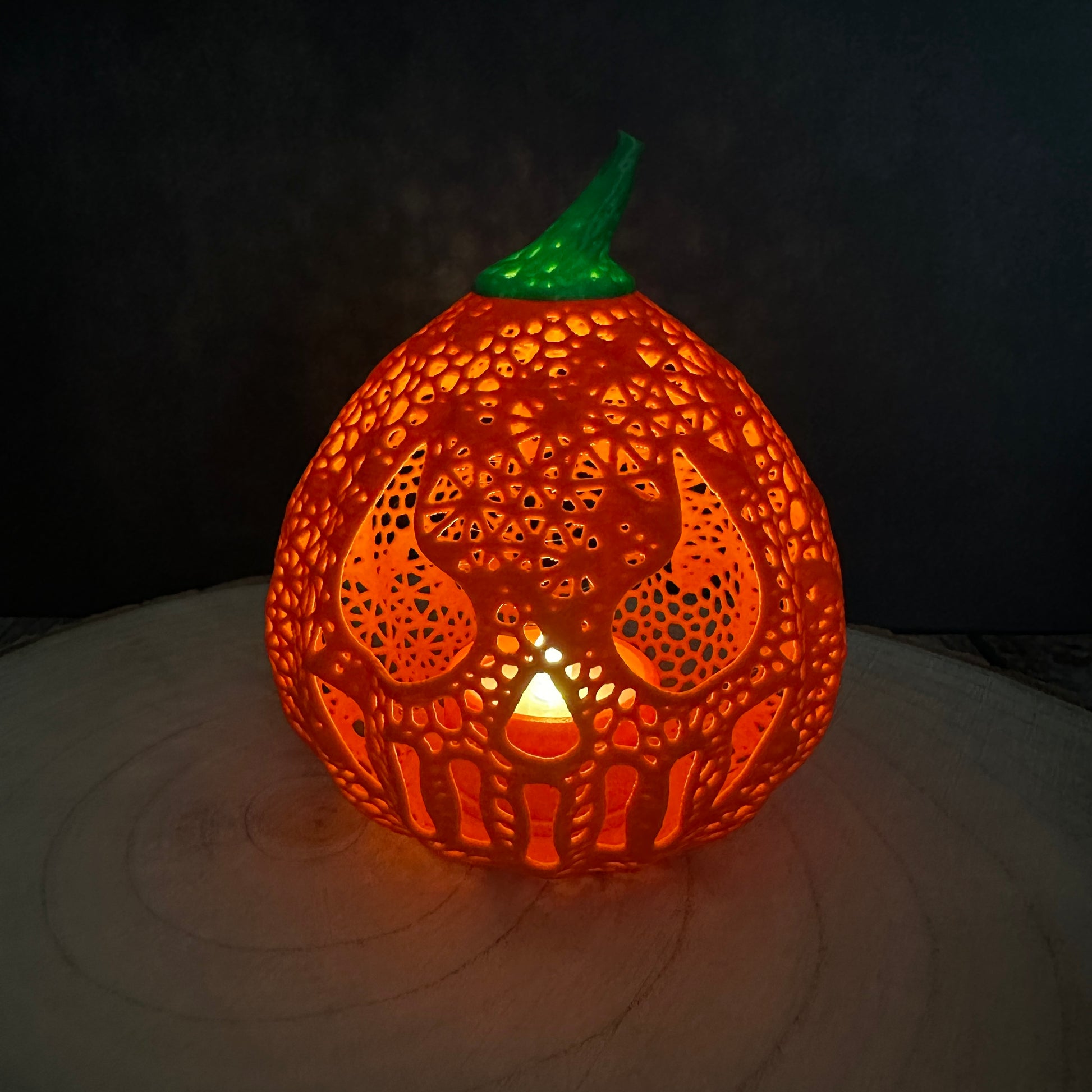 Halloween pompoenlantaarn 🎃 – met doodskopmotief, een stralende herfstdecoratie