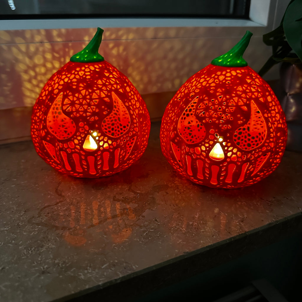Halloween pompoenlantaarn 🎃 – met doodskopmotief, een stralende herfstdecoratie