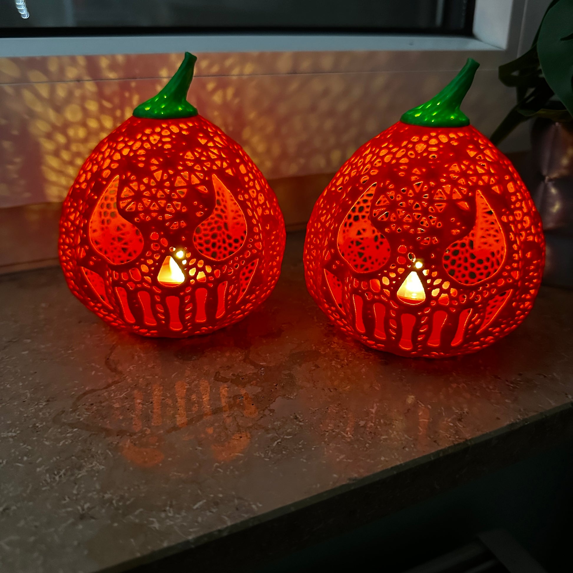 Halloween pompoenlantaarn 🎃 – met doodskopmotief, een stralende herfstdecoratie