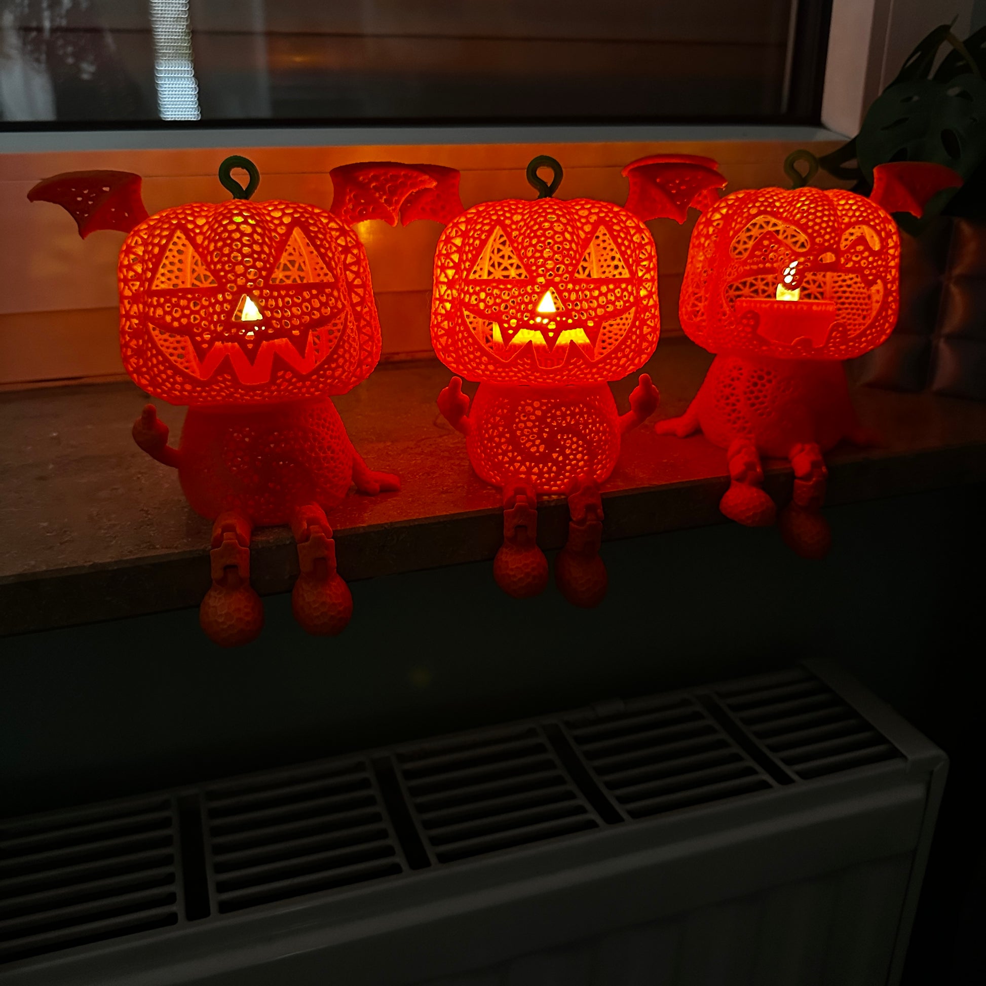 Halloweenpompoenfiguren met vleugels 🦇 – Zittende LED-lantaarns in 6 varianten