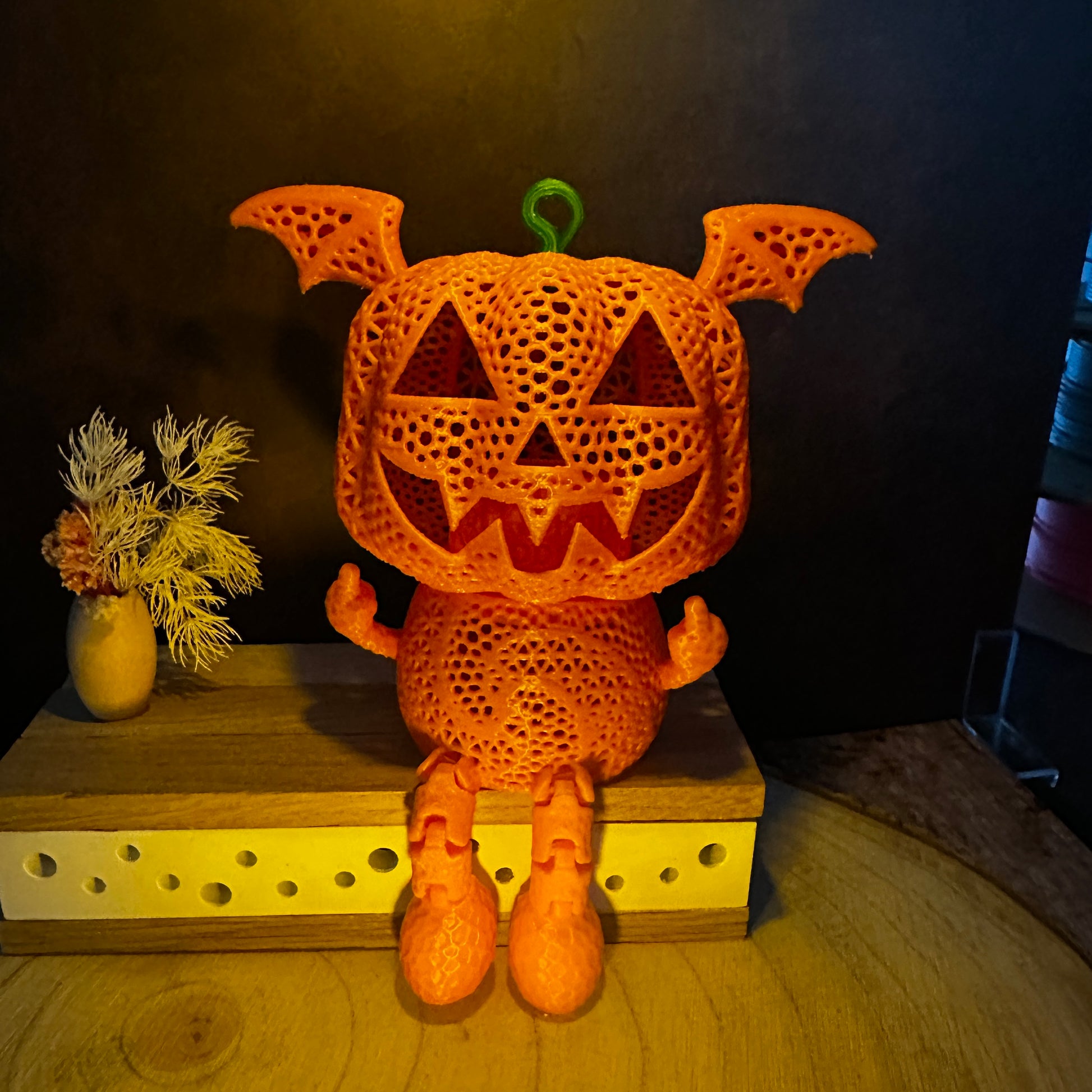 Halloweenpompoenfiguren met vleugels 🦇 – Zittende LED-lantaarns in 6 varianten