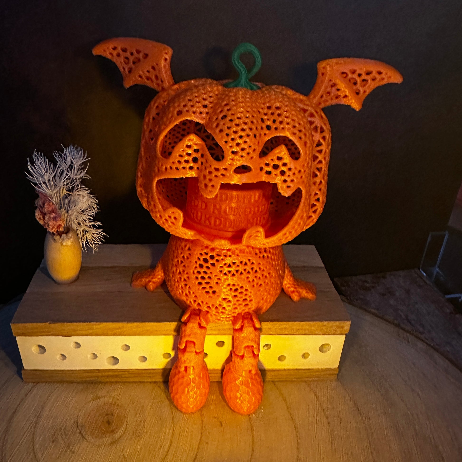 Halloweenpompoenfiguren met vleugels 🦇 – Zittende LED-lantaarns in 6 varianten