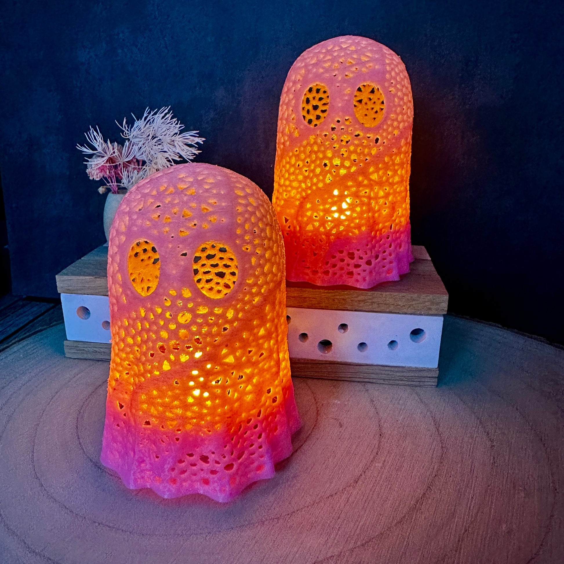 2er-Set Rosa Geister-Windlichter – Halloween Deko, wetterfest & einzigartig