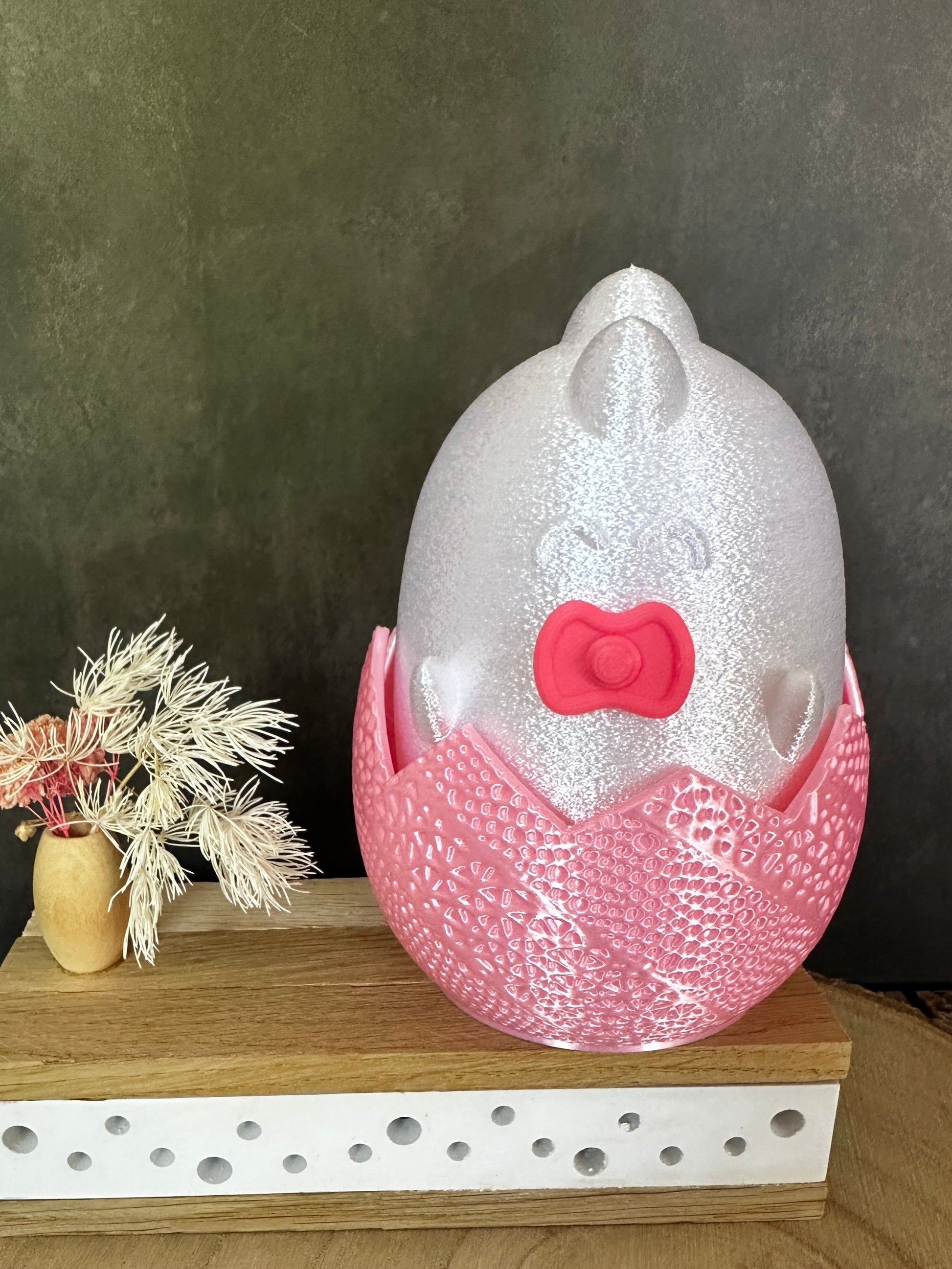 Baby-Dino Lampe im Ei – Nachtlicht & Geschenk zur Geburt in Rosa oder Blau