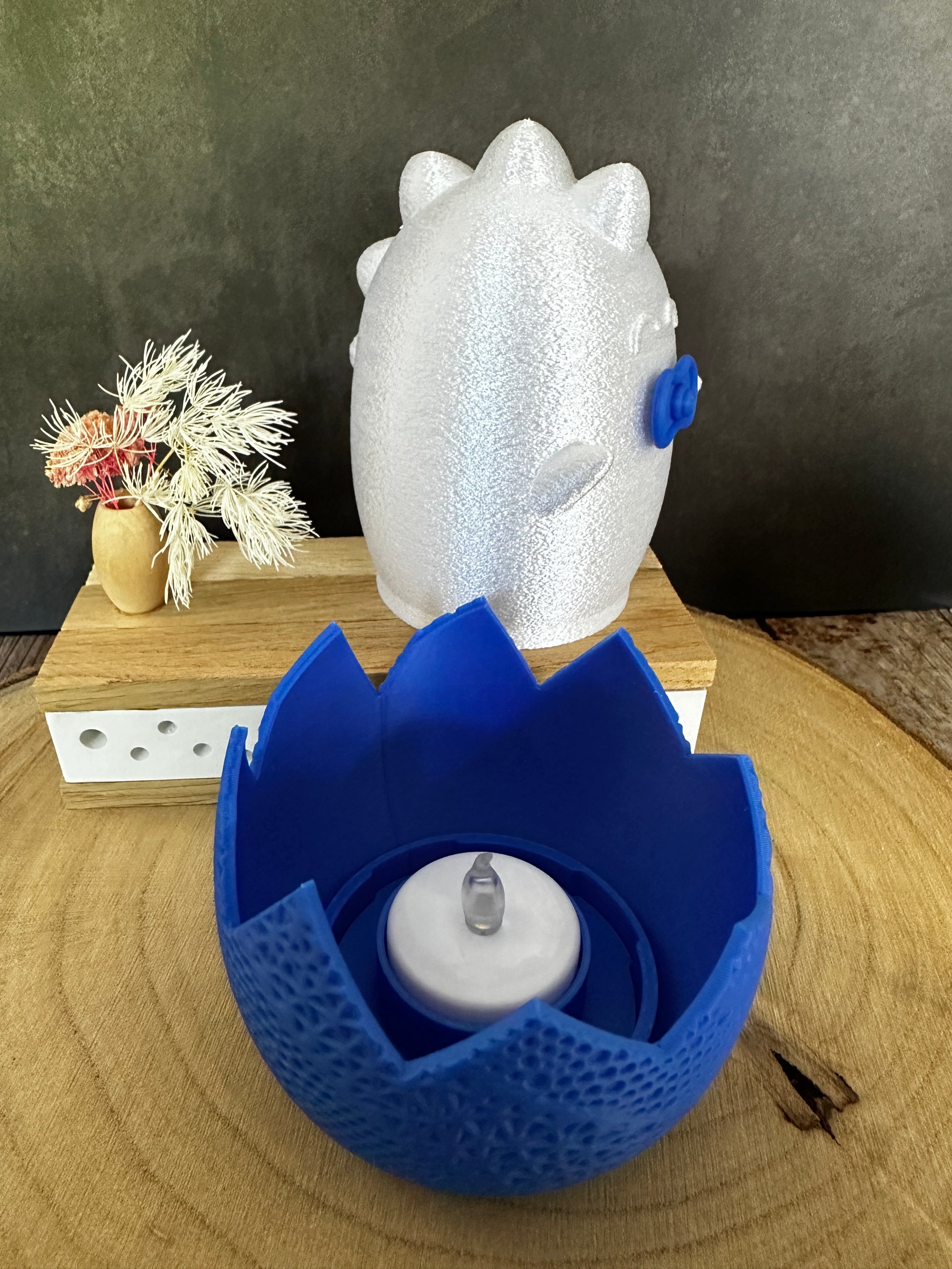 Baby-Dino Lampe im Ei – Nachtlicht & Geschenk zur Geburt in Rosa oder Blau