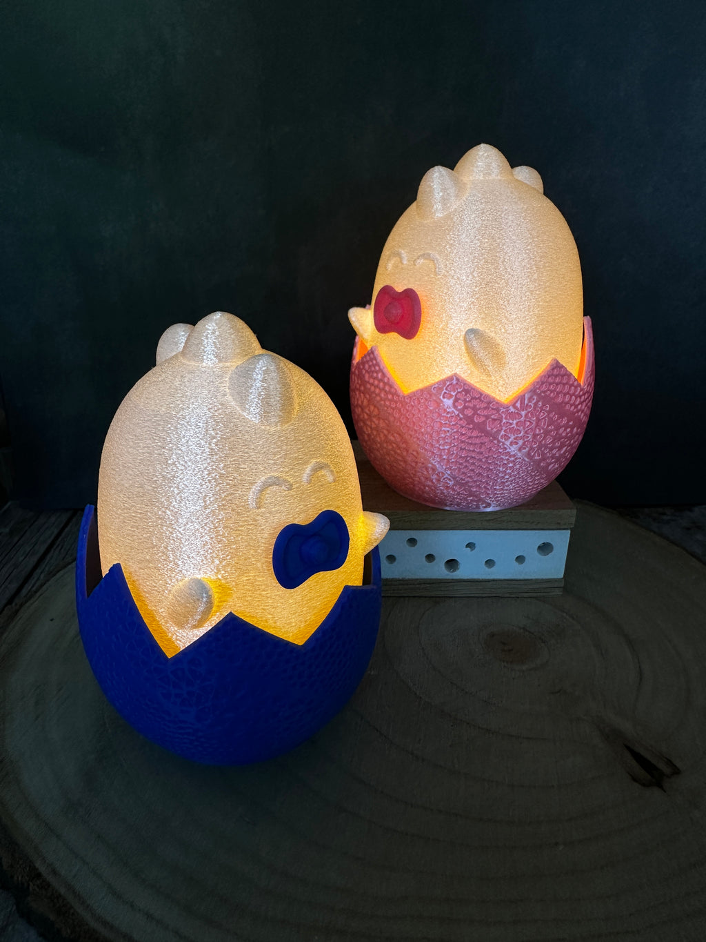 Baby Dino Lamp in een Ei – Nachtlampje &amp; Geboortecadeau in Roze of Blauw