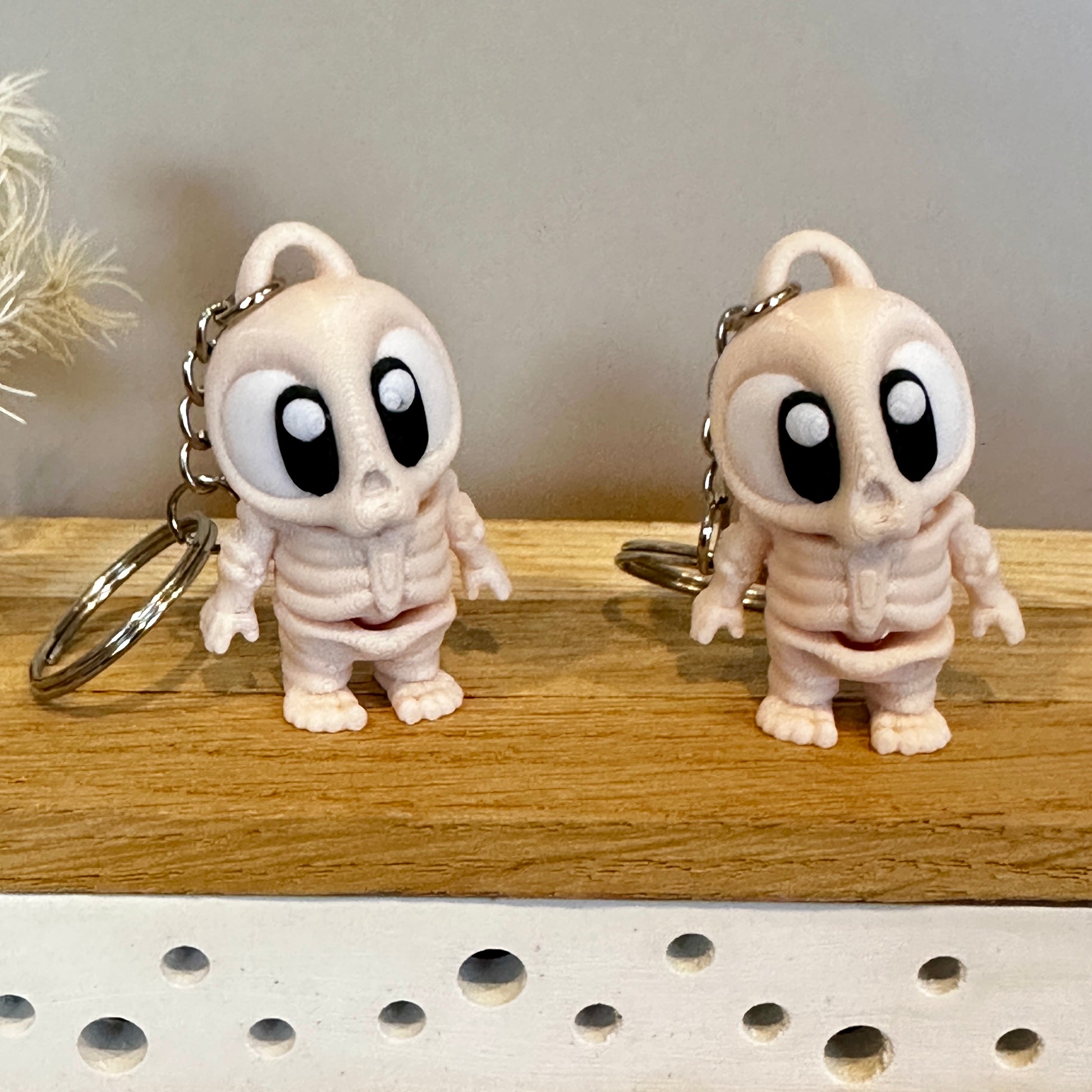 Mini skelet sleutelhangertje – een leuk Halloween-accessoire en een leuk cadeau-idee.