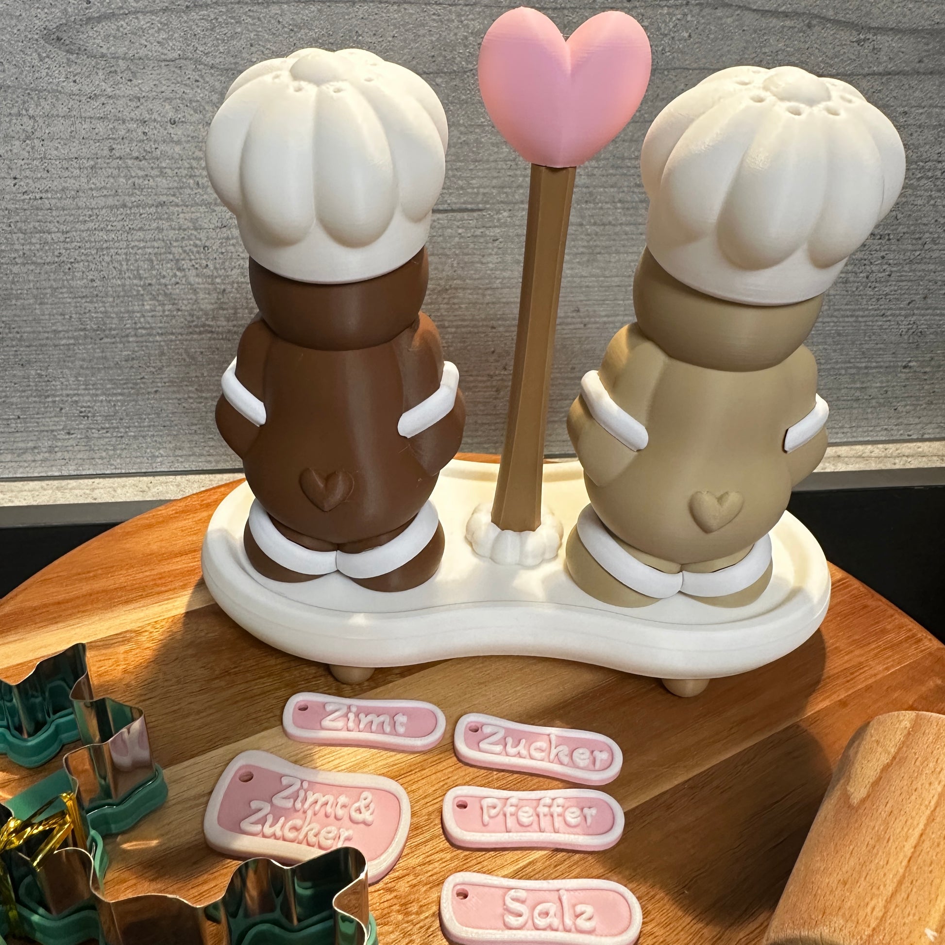 Peperkoekstrooier set "Kaneel &amp; Suiker" of "Zout &amp; Peper" – keuze uit verschillende hartkleuren, handgemaakt cadeau voor in de keuken en voor de kerst.