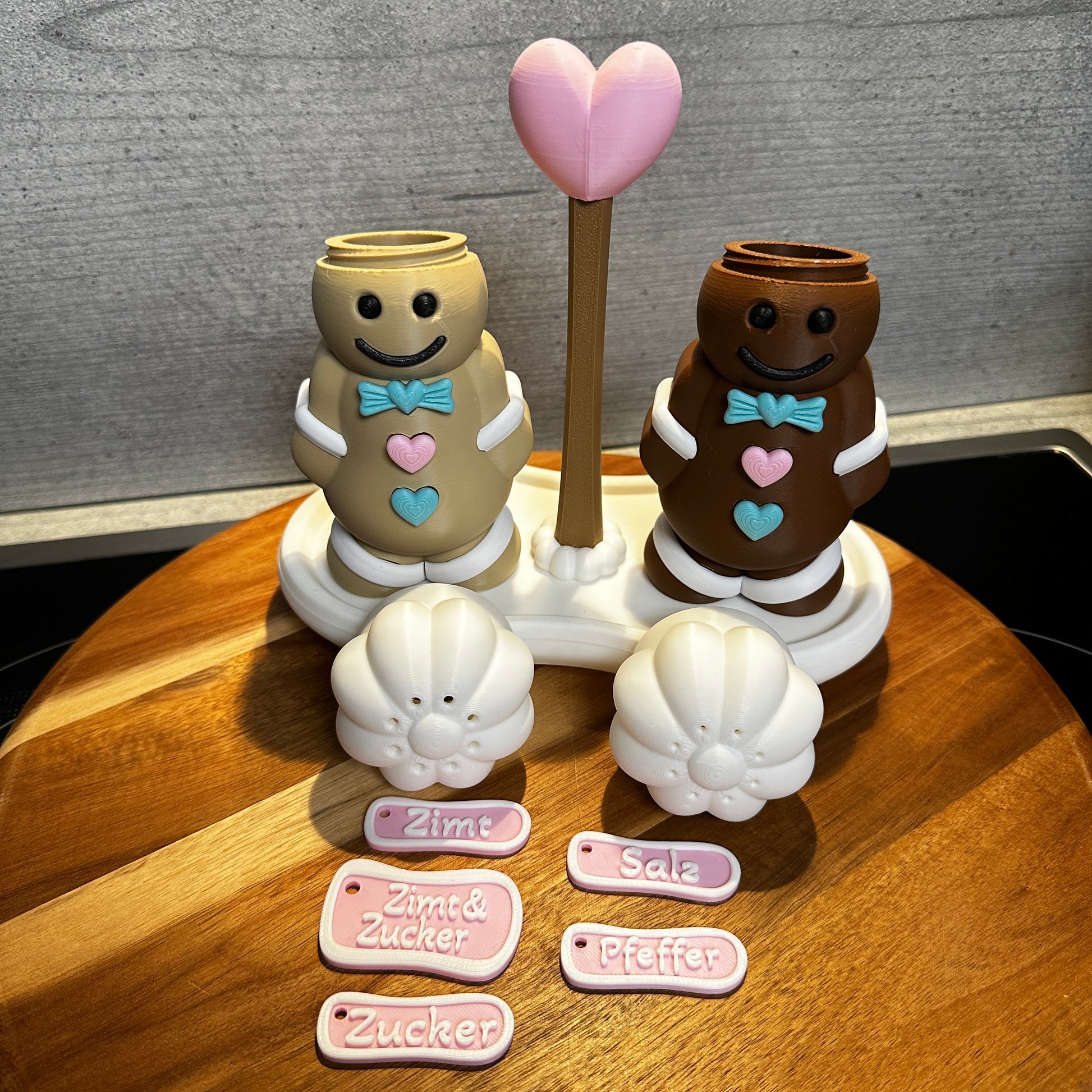 Peperkoekstrooier set "Kaneel &amp; Suiker" of "Zout &amp; Peper" – keuze uit verschillende hartkleuren, handgemaakt cadeau voor in de keuken en voor de kerst.