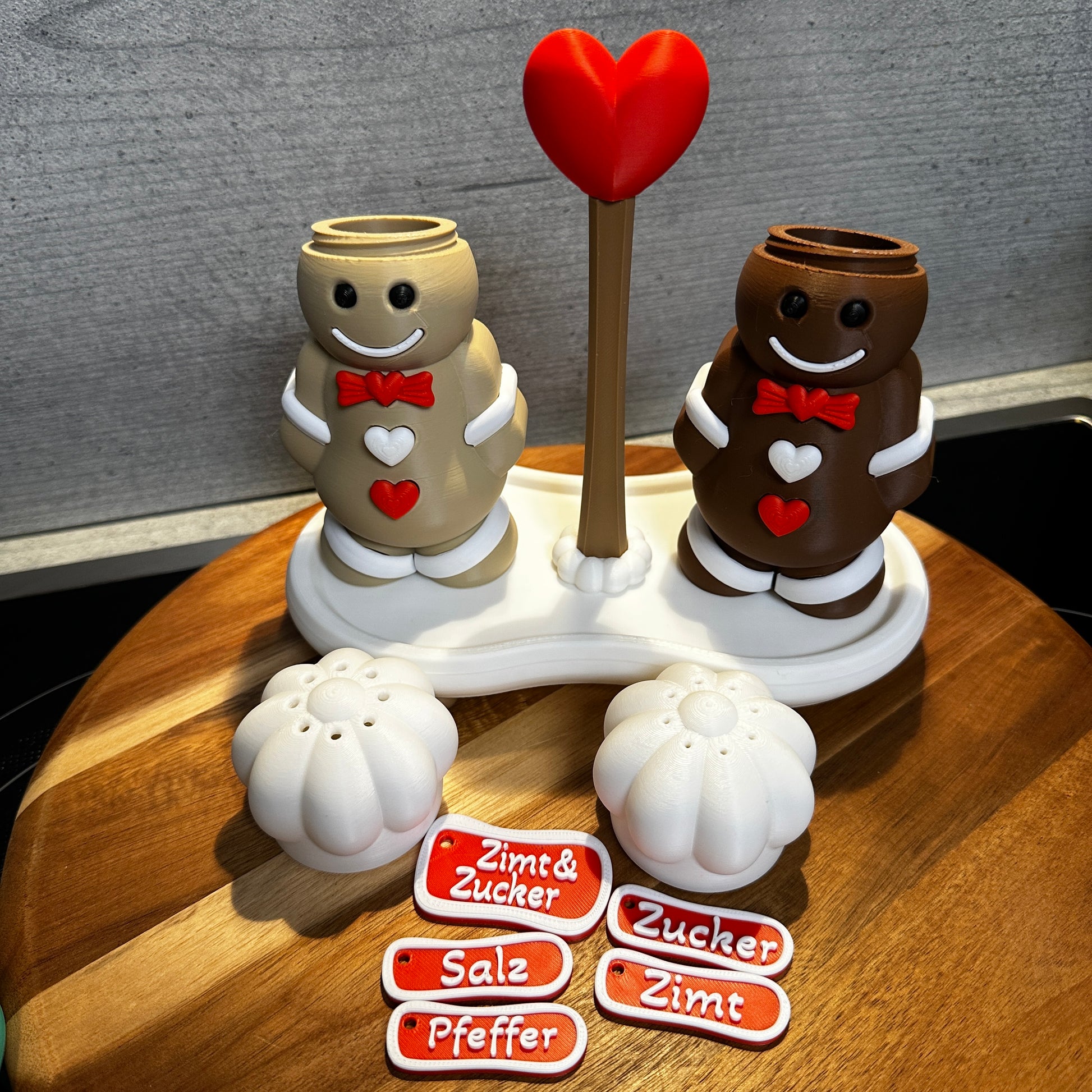 Peperkoekstrooier set "Kaneel &amp; Suiker" of "Zout &amp; Peper" – keuze uit verschillende hartkleuren, handgemaakt cadeau voor in de keuken en voor de kerst.