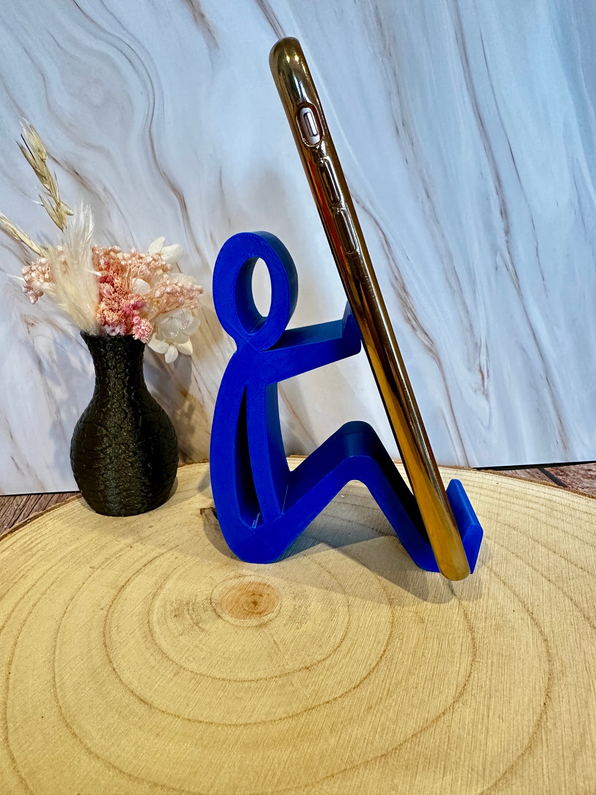 Telefoonhouder voor zittend gebruik – minimalistisch, kleurrijk en veelzijdig.