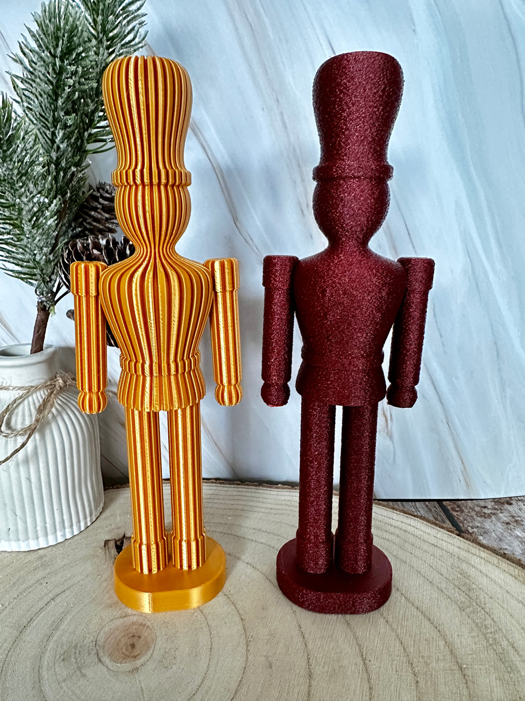 Moderne notenkraker 21 cm – Japandi goud of glitterrood | Minimalistische kerstdecoratie &amp; cadeau-idee