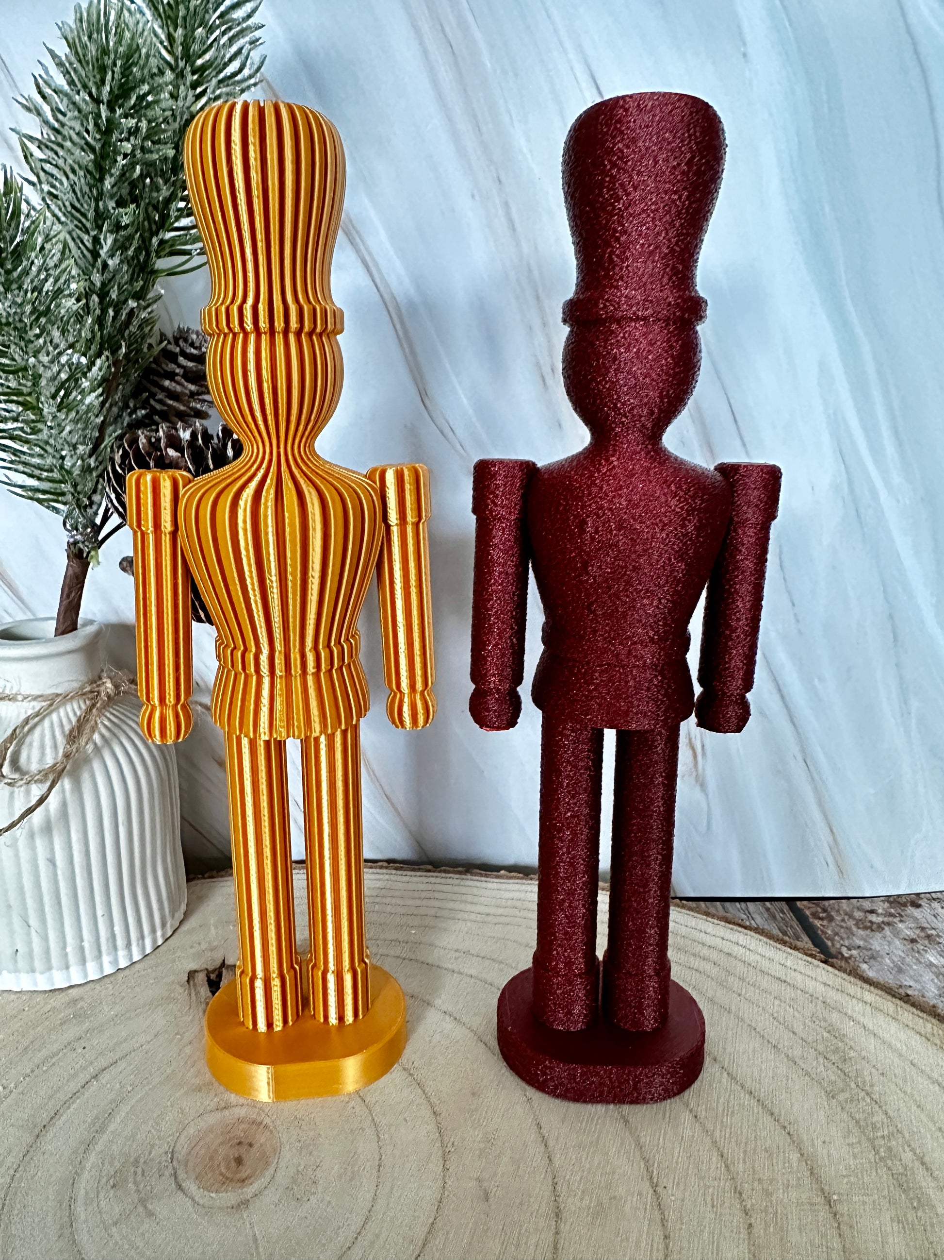 Moderne notenkraker 21 cm – Japandi goud of glitterrood | Minimalistische kerstdecoratie &amp; cadeau-idee