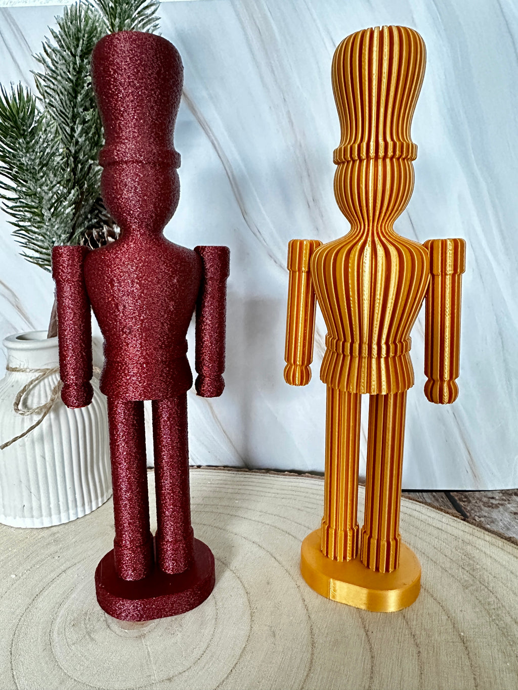 Moderne notenkraker 21 cm – Japandi goud of glitterrood | Minimalistische kerstdecoratie &amp; cadeau-idee