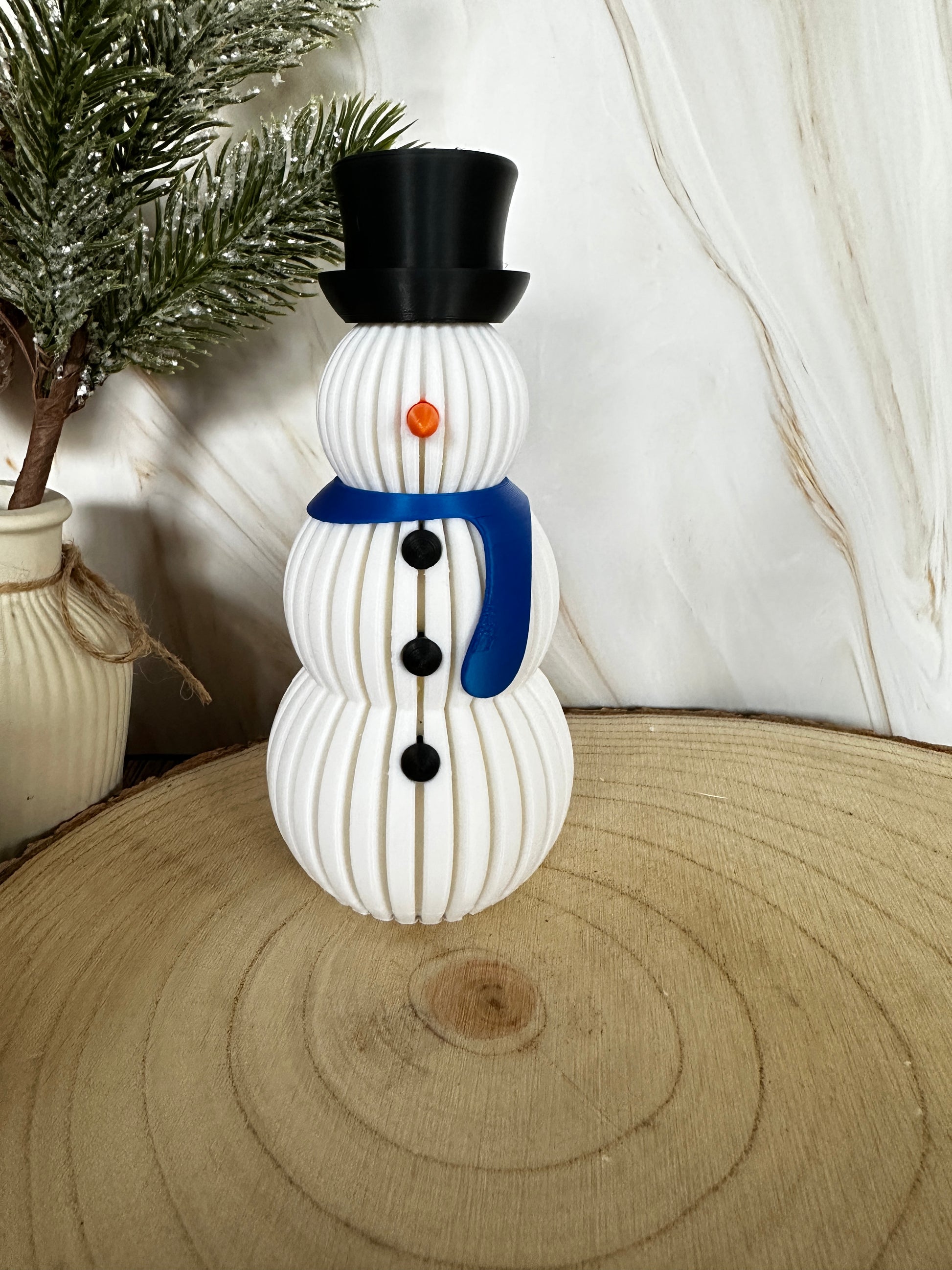 Verlichte sneeuwpop met LED-theelichtje – winterfiguur met roze, groene of blauwe sjaal