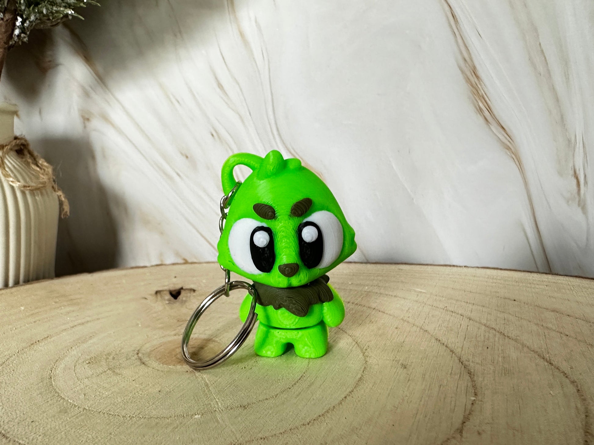 Weihnachtsmonster Schlüsselanhänger – grüner Mini-Winterfreund