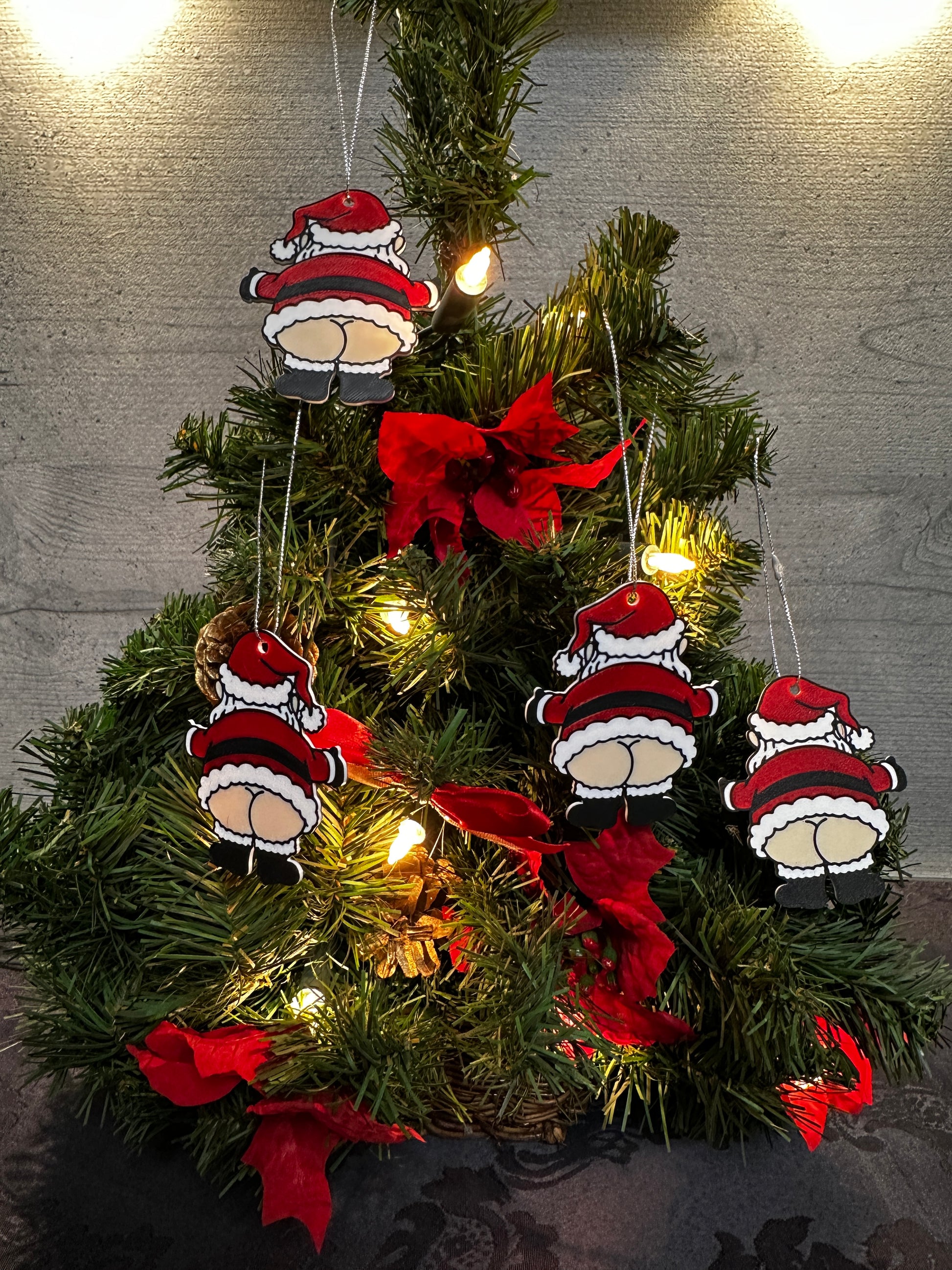 Grappige kerstmanornamenten – set van 4 | Dubbelzijdig bedrukt | Humoristische kerstdecoratie en cadeau