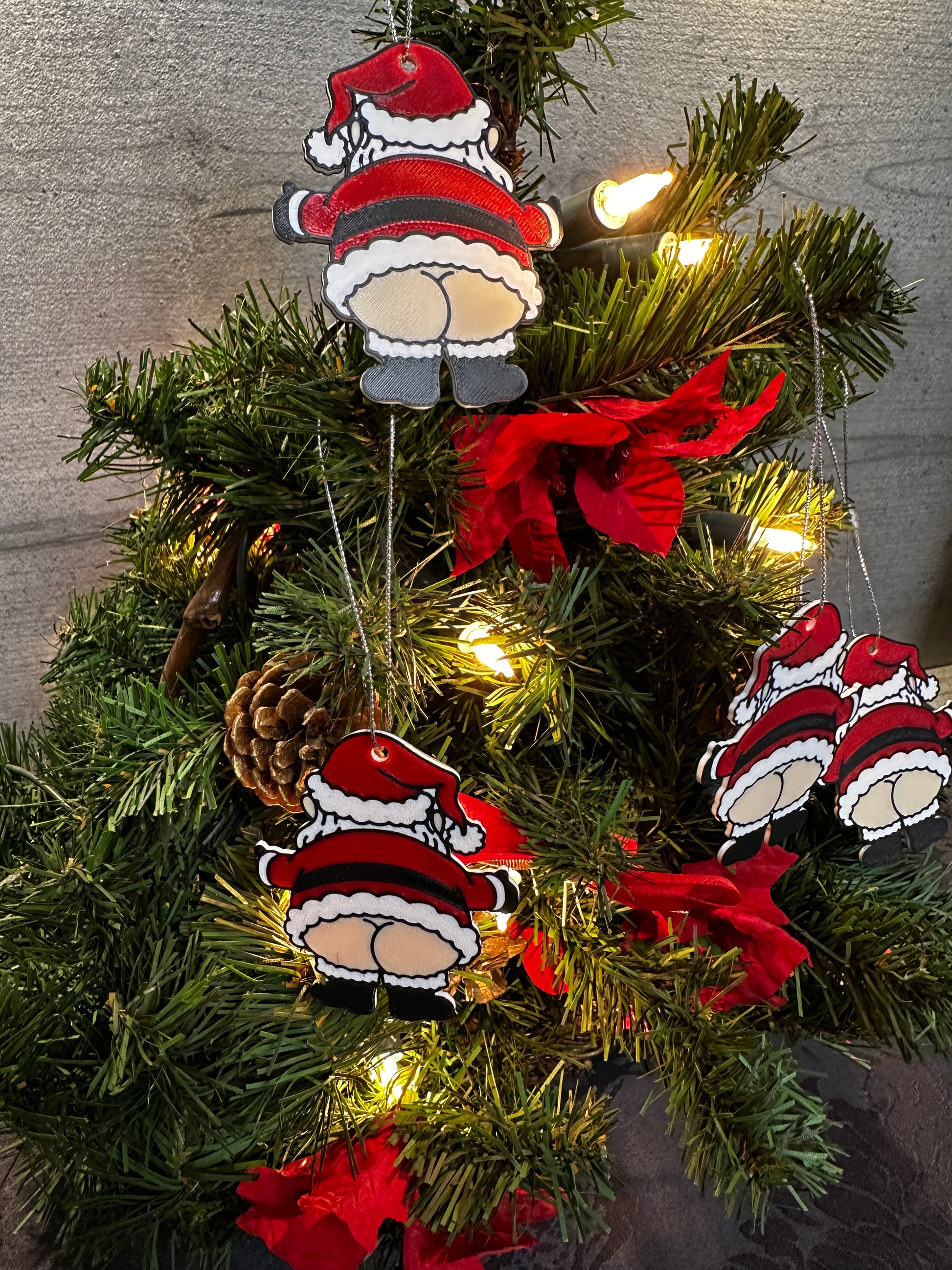 Grappige kerstmanornamenten – set van 4 | Dubbelzijdig bedrukt | Humoristische kerstdecoratie en cadeau