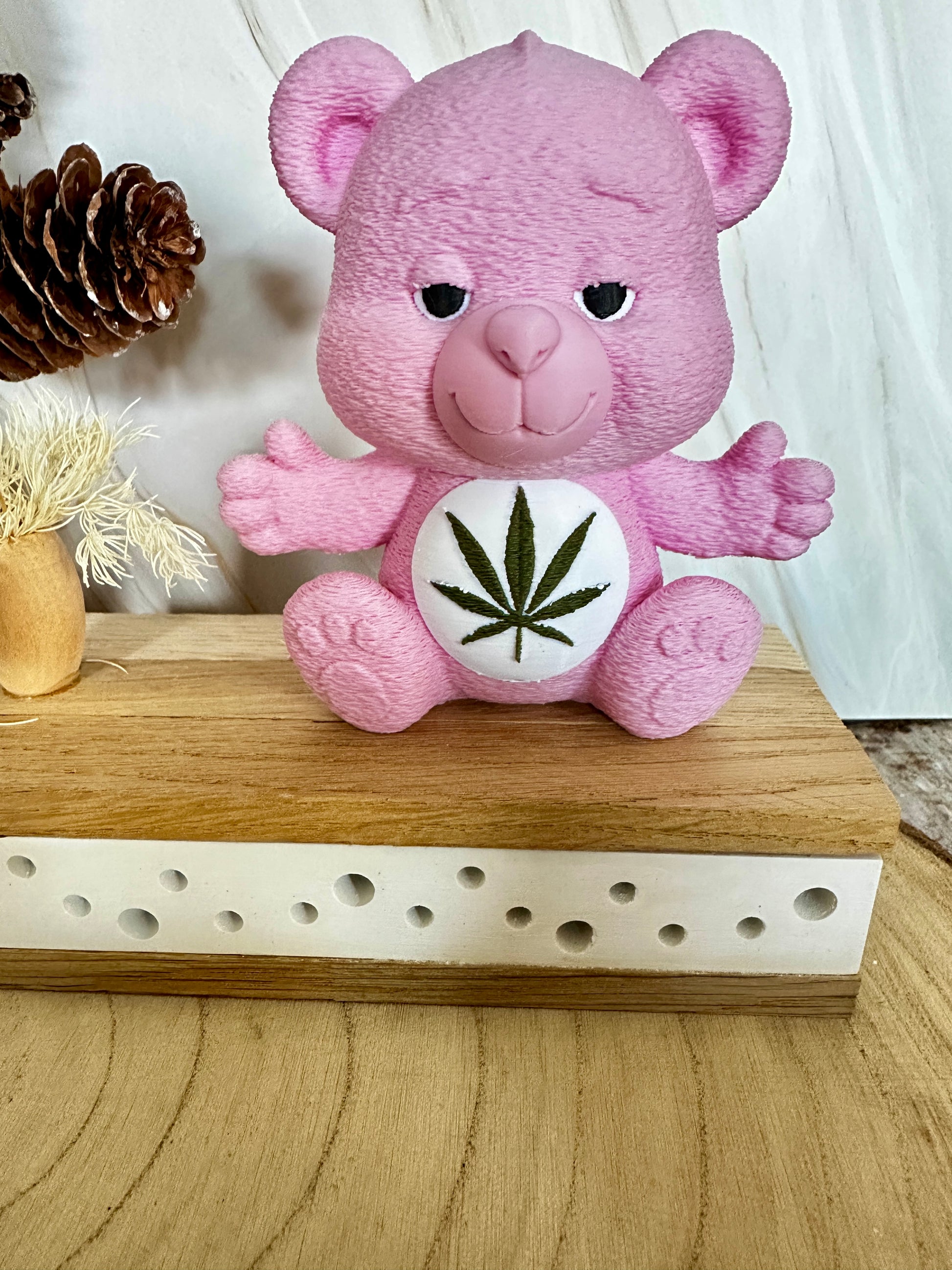 Kräutertee-Chill-Brummbär – pinke Fun-Dekofigur & Geschenkidee