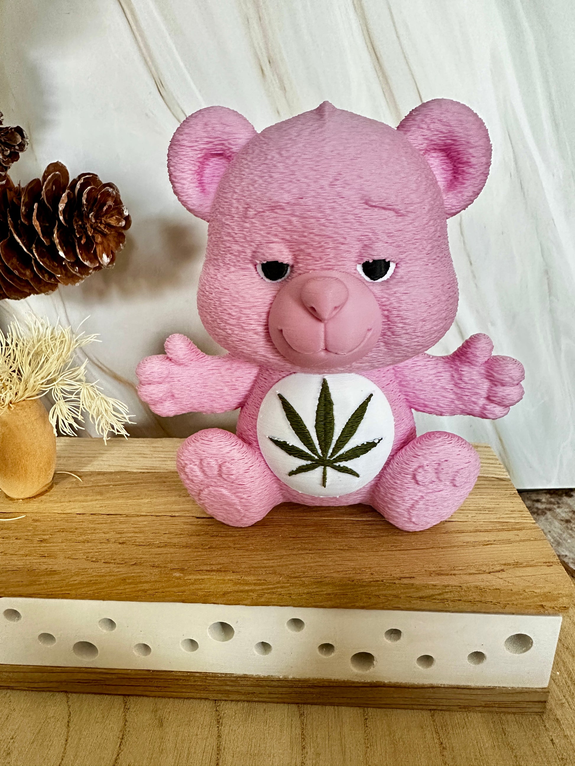 Kräutertee-Chill-Brummbär – pinke Fun-Dekofigur & Geschenkidee