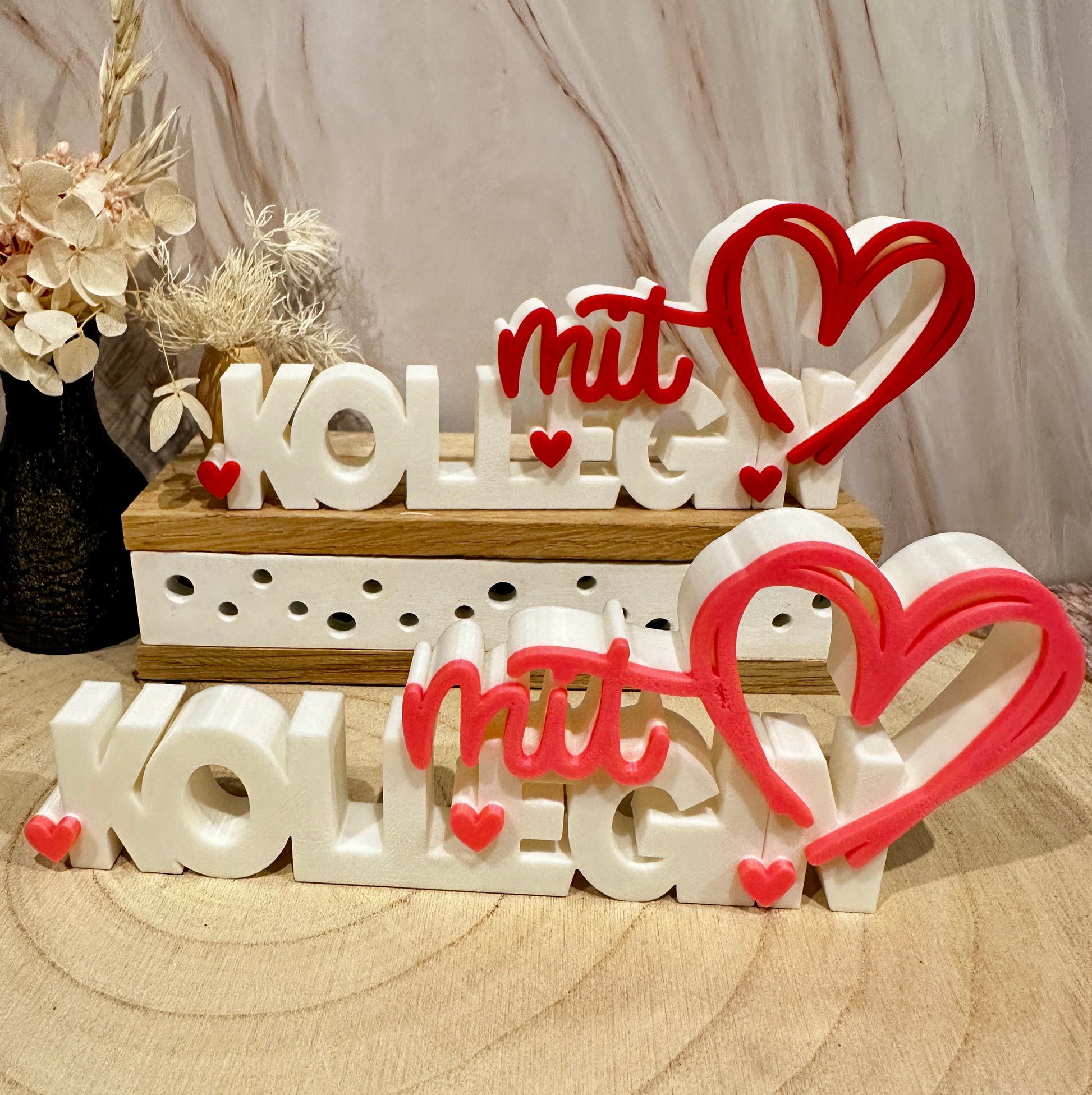 Een collega met een hart – decoratieve letters als cadeau voor op de werkvloer