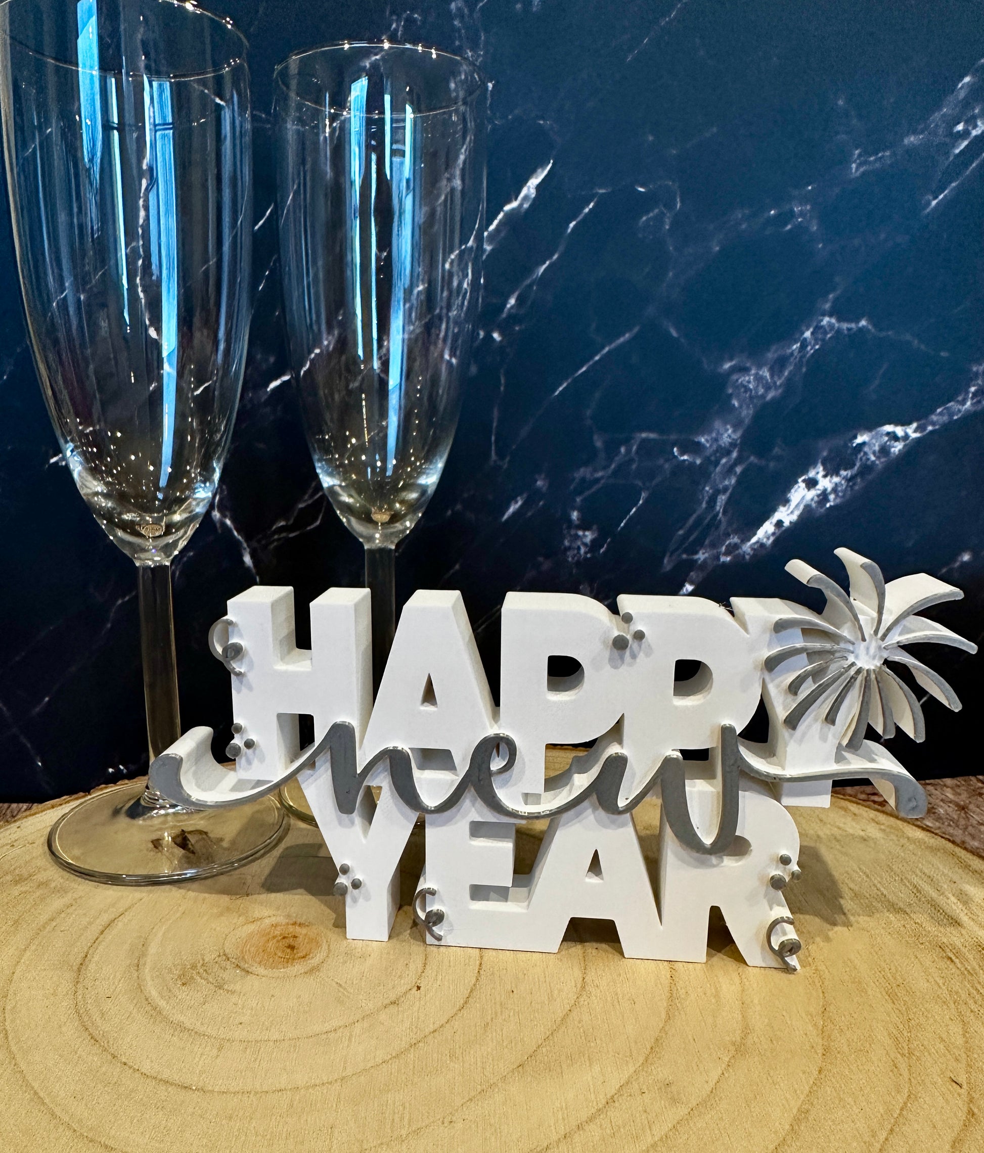 Decoratie voor een gelukkig nieuwjaar – Elegante letters in wit en zilver – Cadeau voor de jaarwisseling