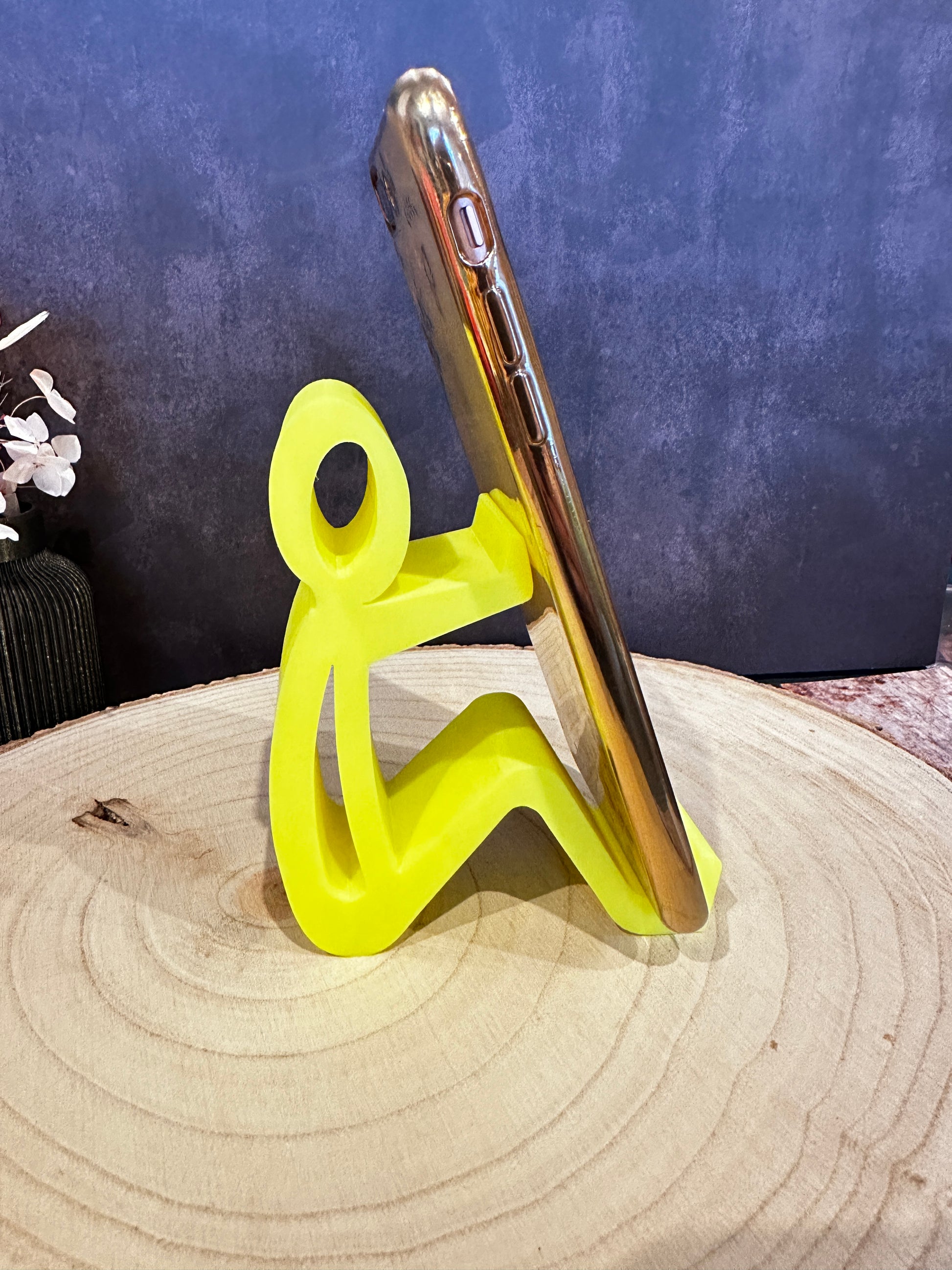 Telefoonhouder voor zittend gebruik – minimalistisch, kleurrijk en veelzijdig.