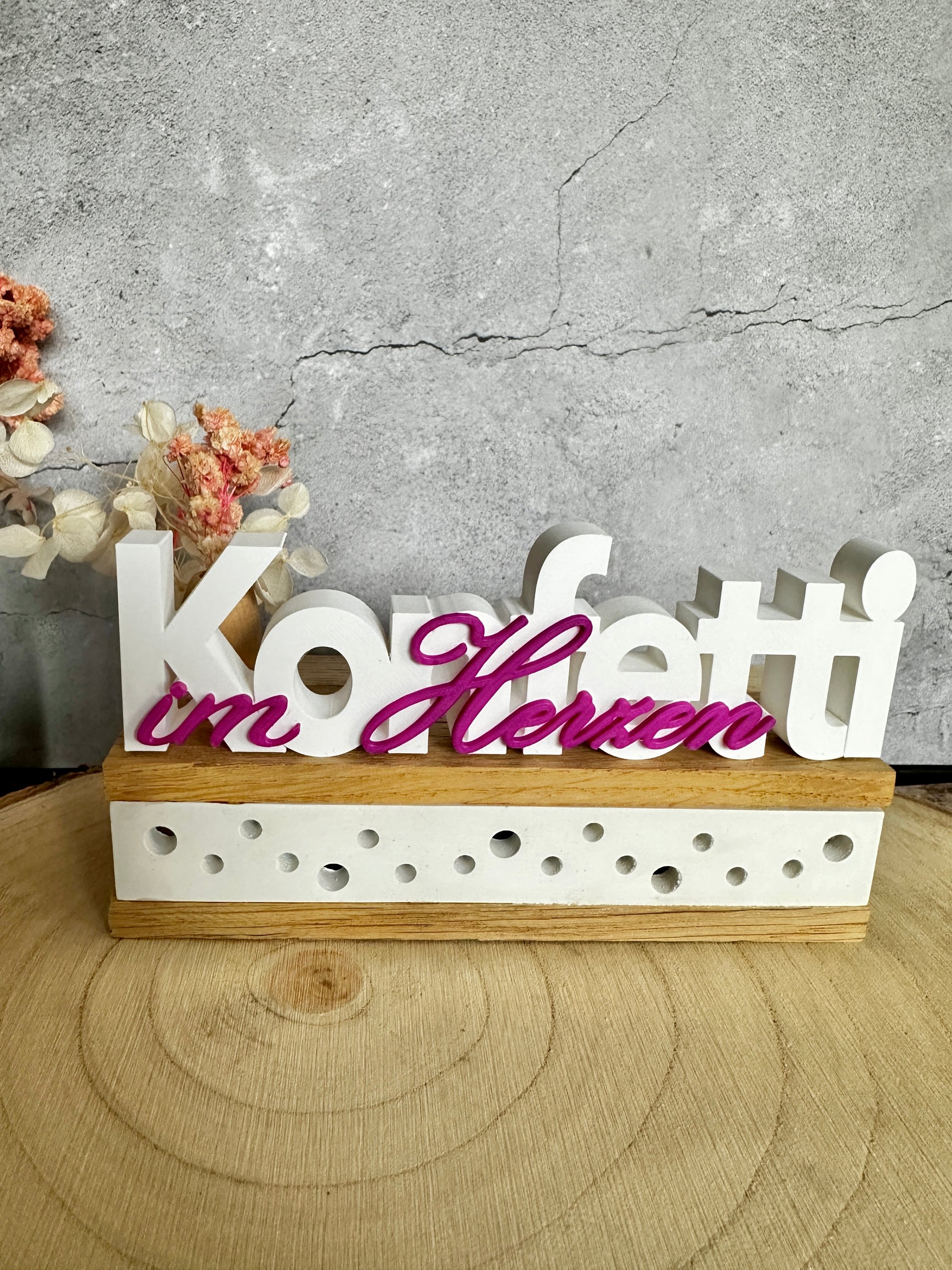 Konfetti im Herzen – fröhlicher Deko-Schriftzug mit Herz