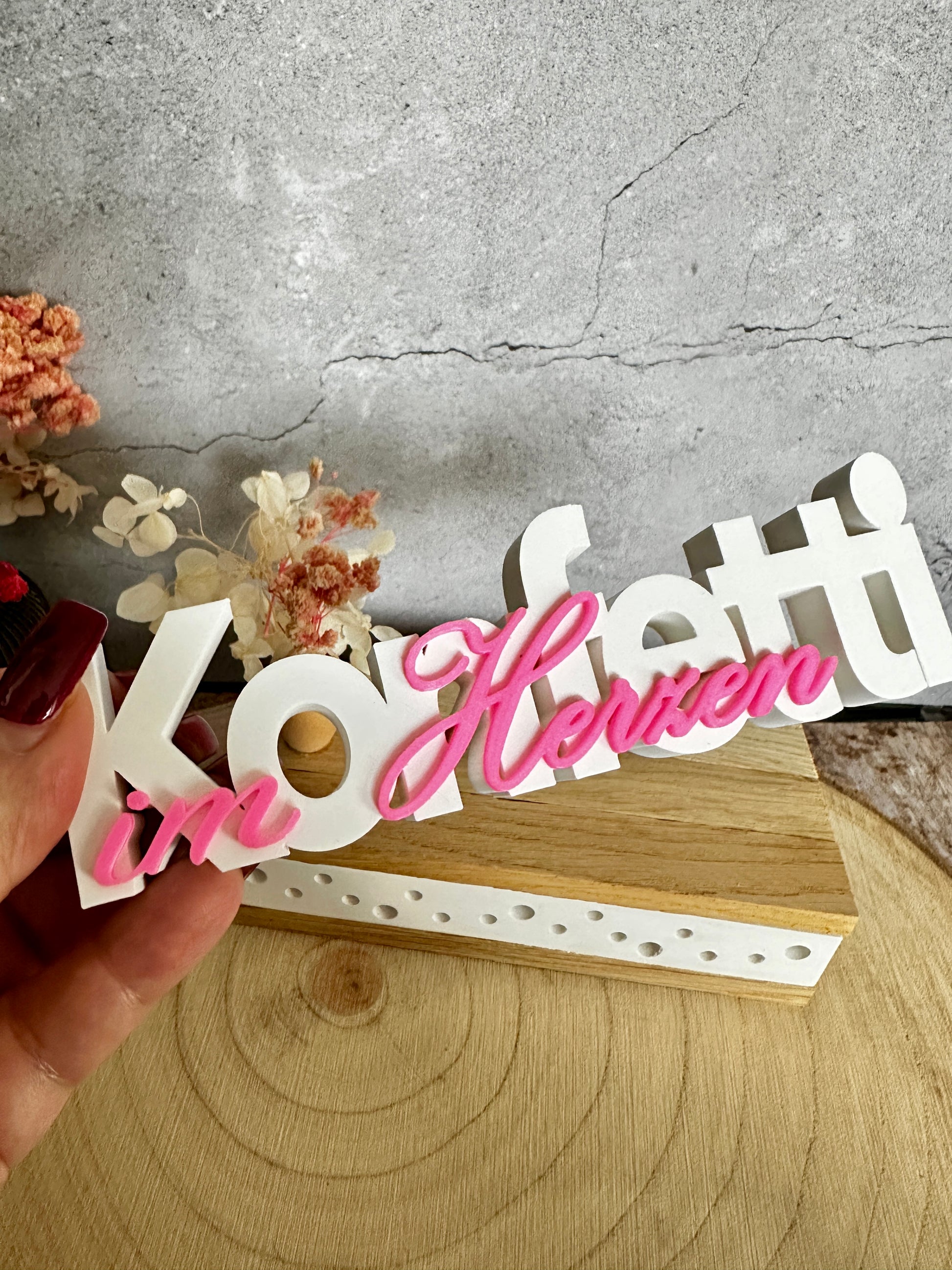 Konfetti im Herzen – fröhlicher Deko-Schriftzug mit Herz