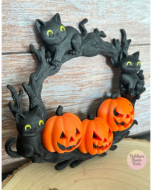 Halloween Katzenkranz mit Kürbissen – herbstliche Wanddeko
