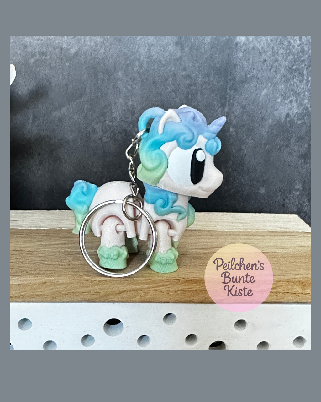 Süßes Einhorn in Regenbogenfarben – bewegliche Figur oder Schlüsselanhänger, mit oder ohne Flügel, Geschenkidee