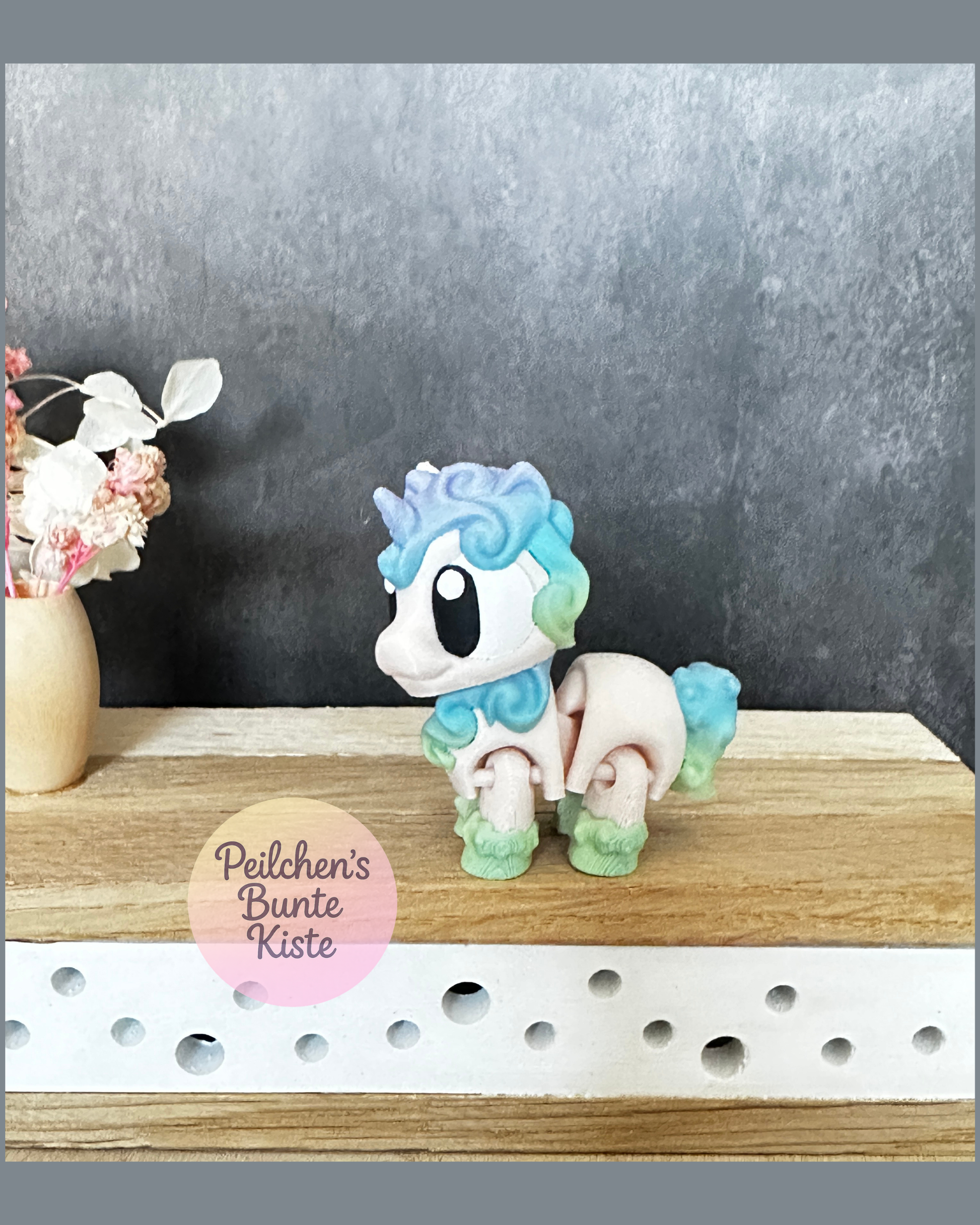 Süßes Einhorn in Regenbogenfarben – bewegliche Figur oder Schlüsselanhänger, mit oder ohne Flügel, Geschenkidee