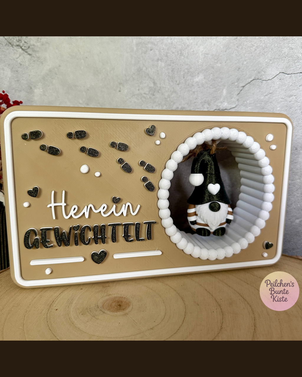 Wichtelschild „Herein gewichtelt“ mit beleuchtetem Wichtel