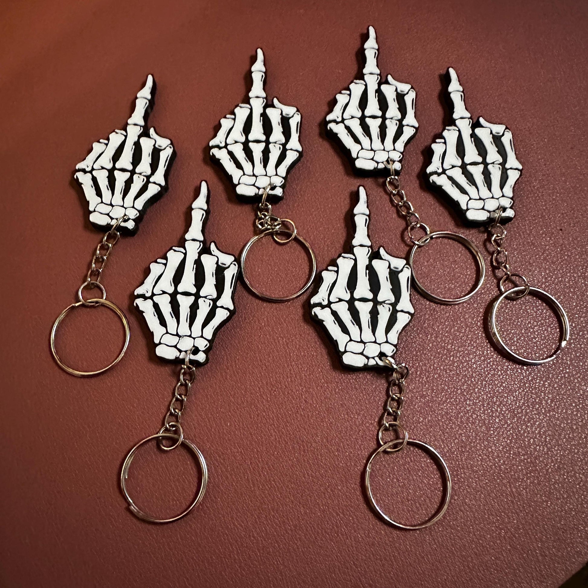 Skelett Mittelfinger Schlüsselanhänger – Ein Statement zum Mitnehmen!