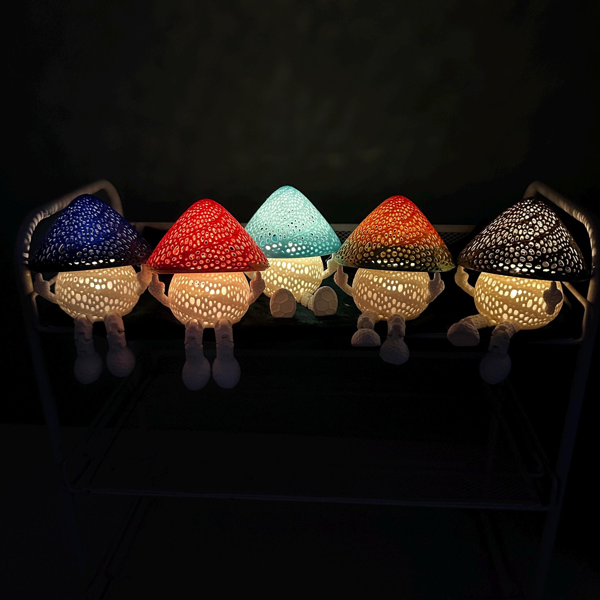 Freche Pilz-Lampe – mit Stil und Mittelfinger Cottagecore und Fairycore Deko – für Erwachsene – Zauberwald Geschenk – Sommerdeko Handgemacht