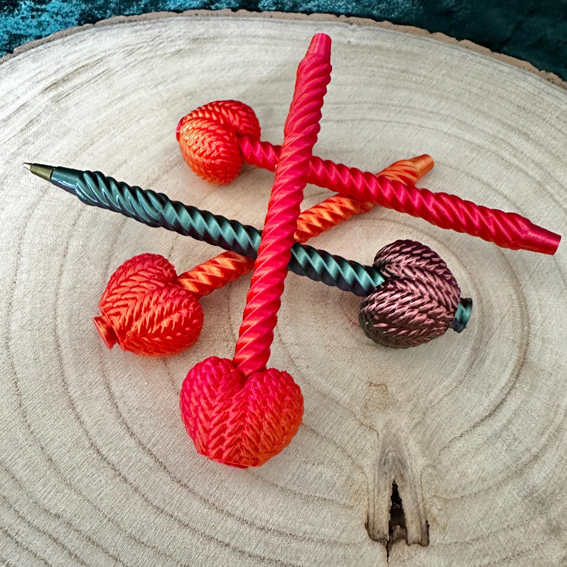 Fidget Kugelschreiber mit Herz-3D-gedruckt,BIC Mine-Anti-Stress Stift-Geschenk für Schule,Büro,Alltag