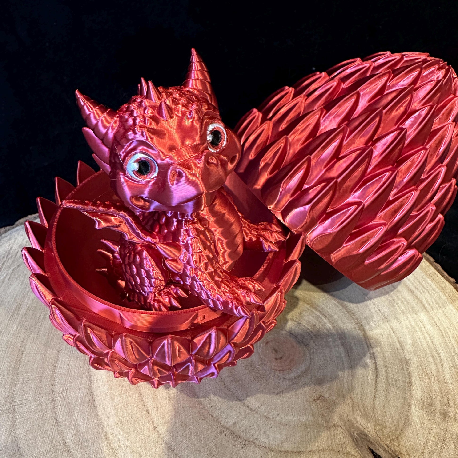 3D‑gedruckter Baby-Drache im Ei – beweglicher Kopf & Schwanz | Grün, Gold, Rot, Schwarz | Unikat Deko u.Geschenkidee