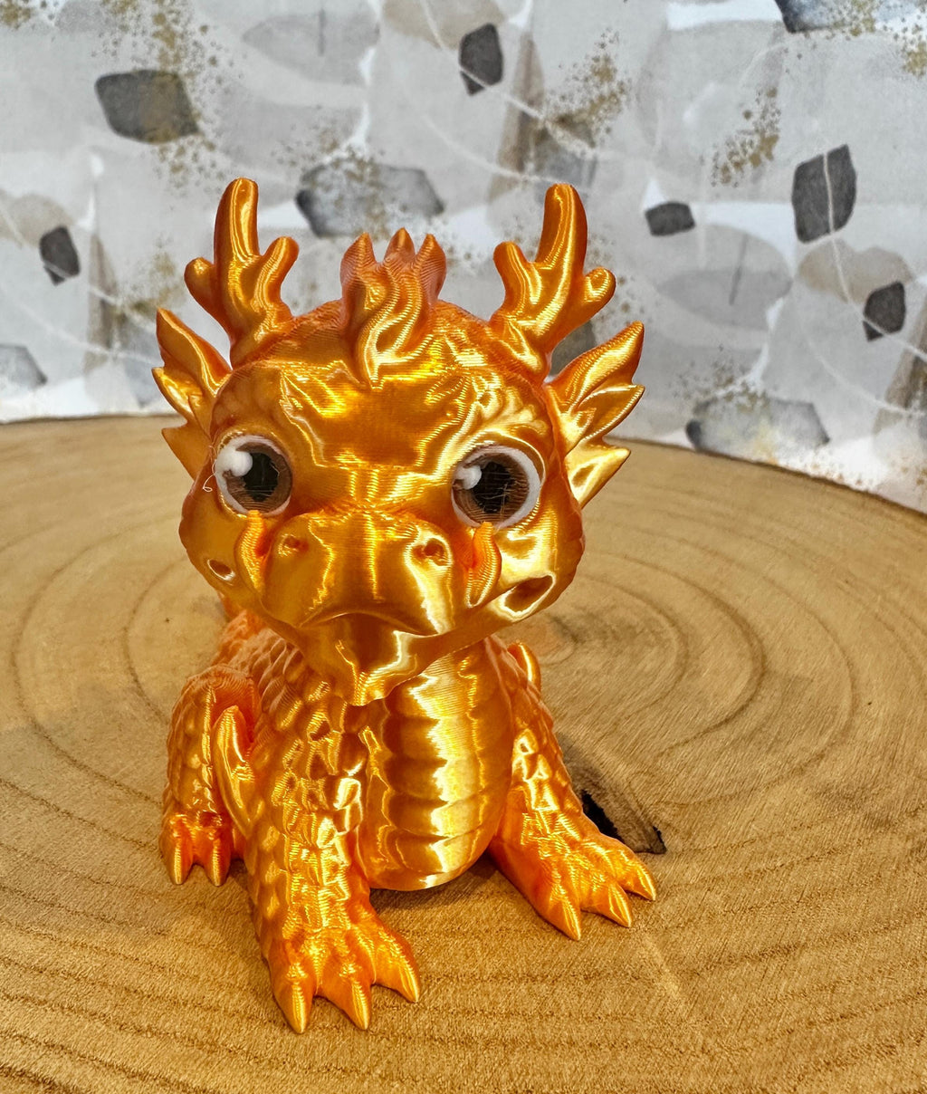 3D‑gedruckter Baby-Drache im Ei – beweglicher Kopf & Schwanz | Grün, Gold, Rot, Schwarz | Unikat Deko u.Geschenkidee