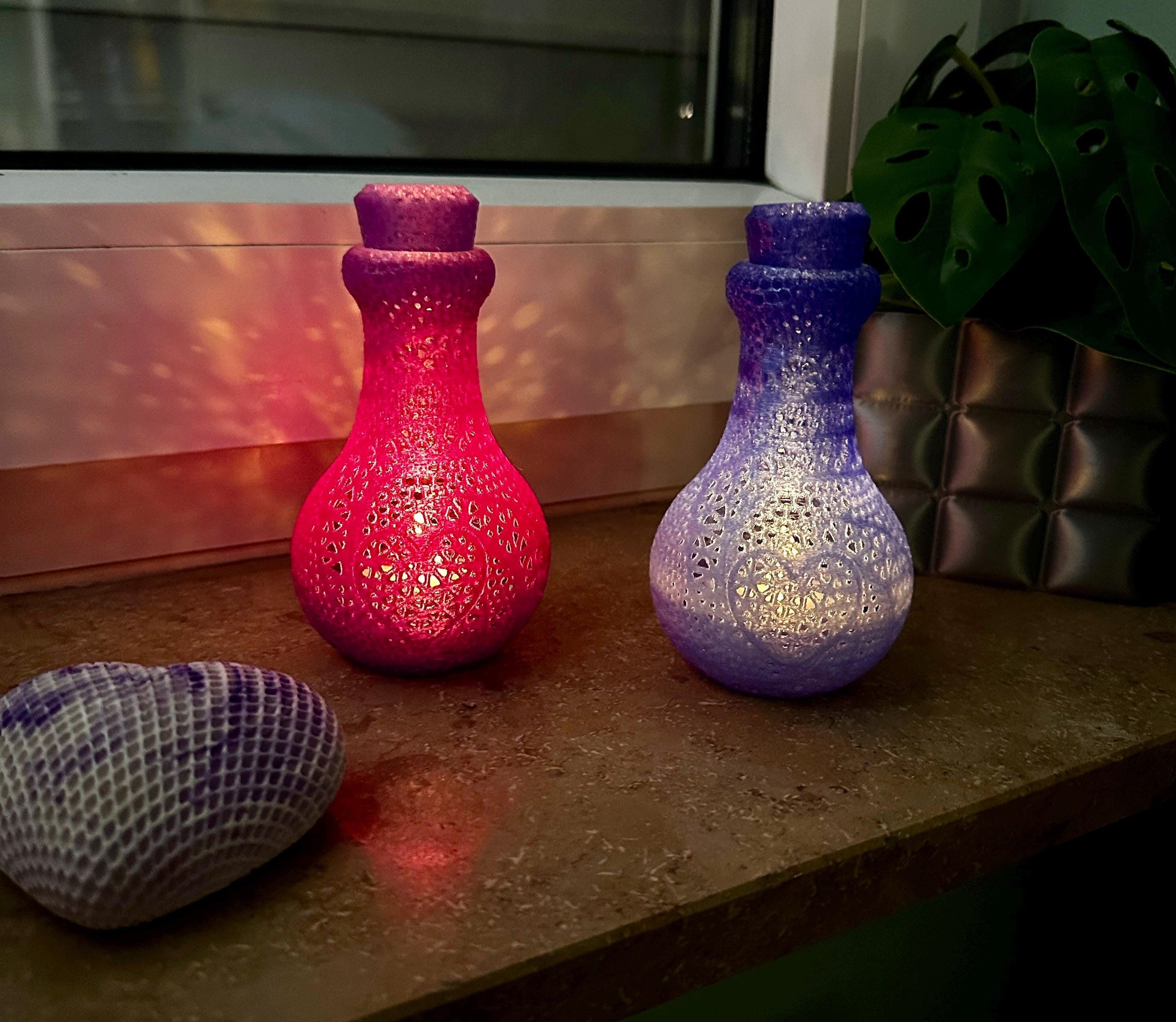 Liebestrank Lampe LED | Glitzer Lampe lila pink | Farbverlauf Nachtlicht | Geschenk Unikat | 3D Druck Fantasy Dekolicht