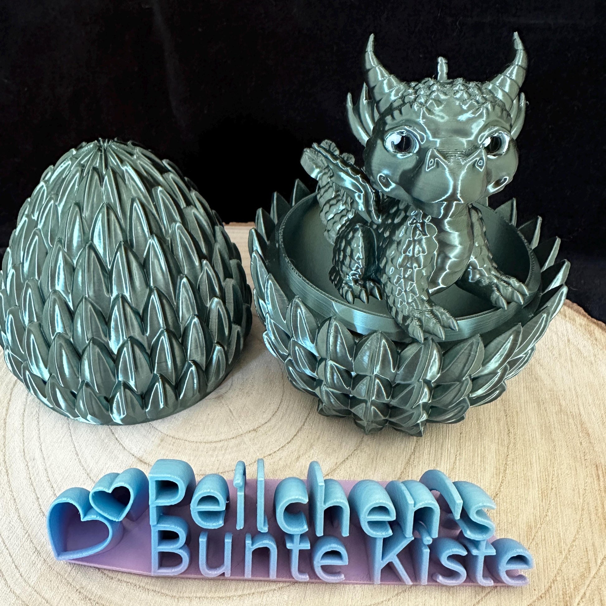 3D‑gedruckter Baby-Drache im Ei – beweglicher Kopf & Schwanz | Grün, Gold, Rot, Schwarz | Unikat Deko u.Geschenkidee